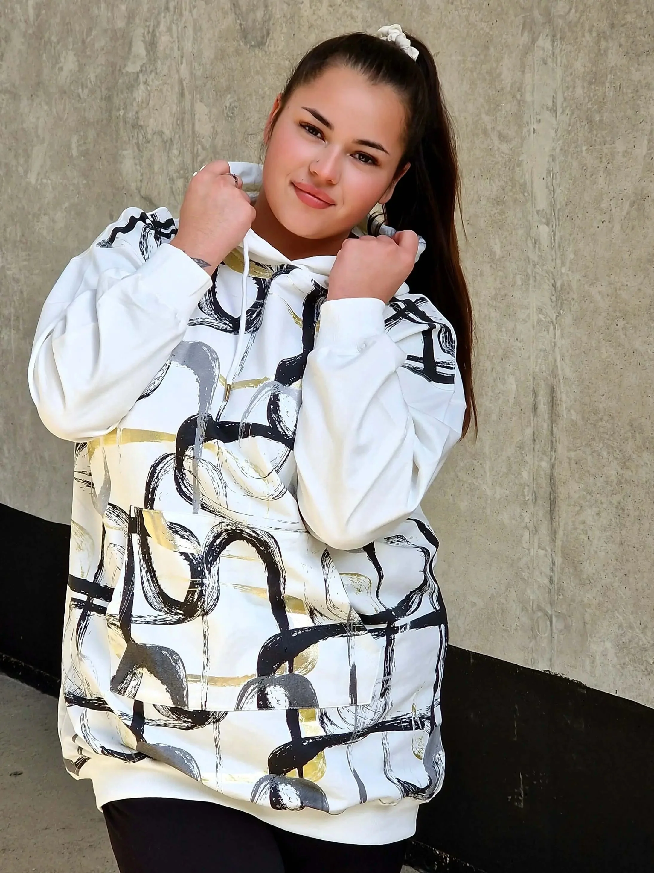 Bluza z abstrakcyjnym printem - Image 10