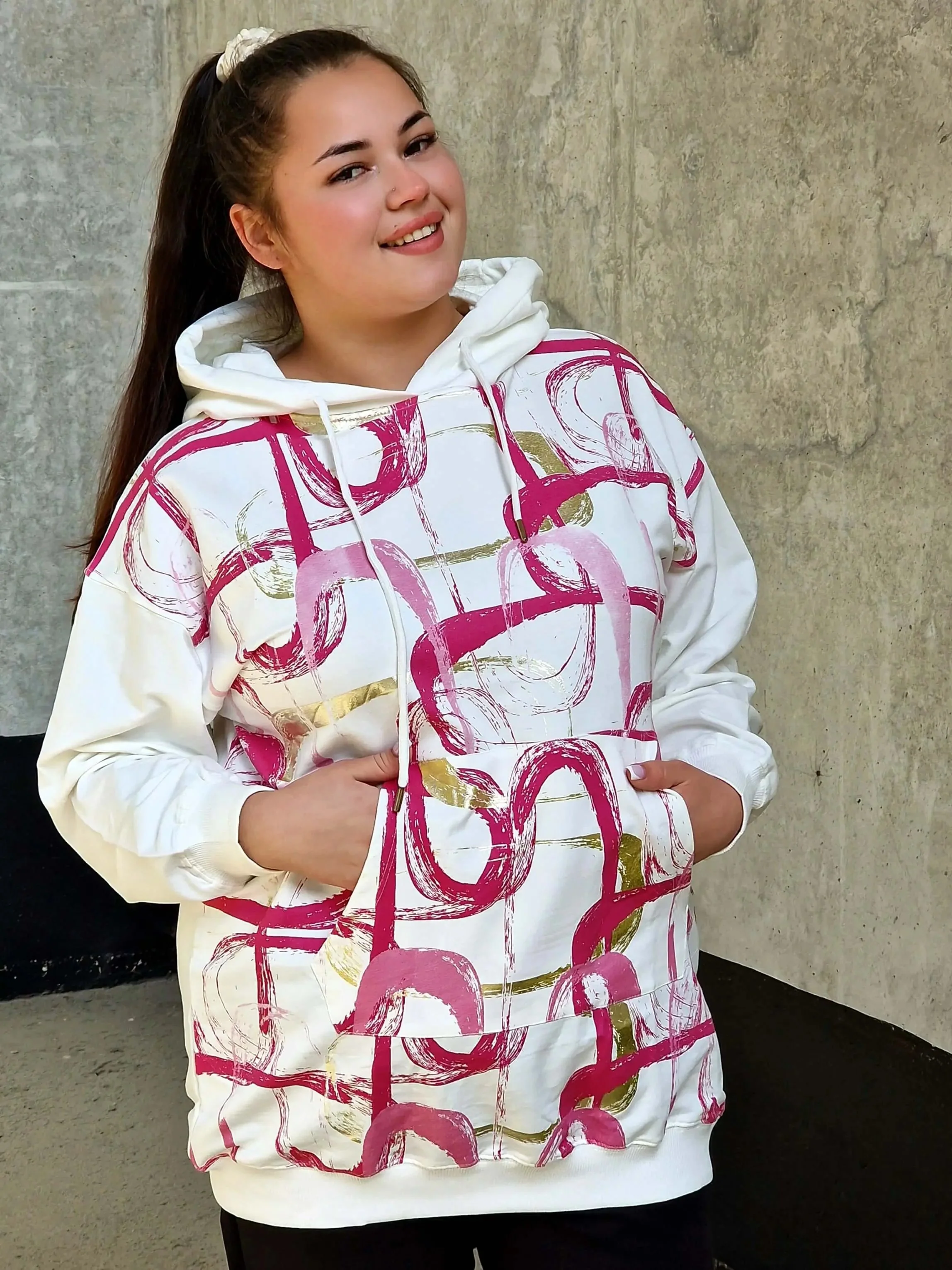 Bluza z abstrakcyjnym printem - Image 19
