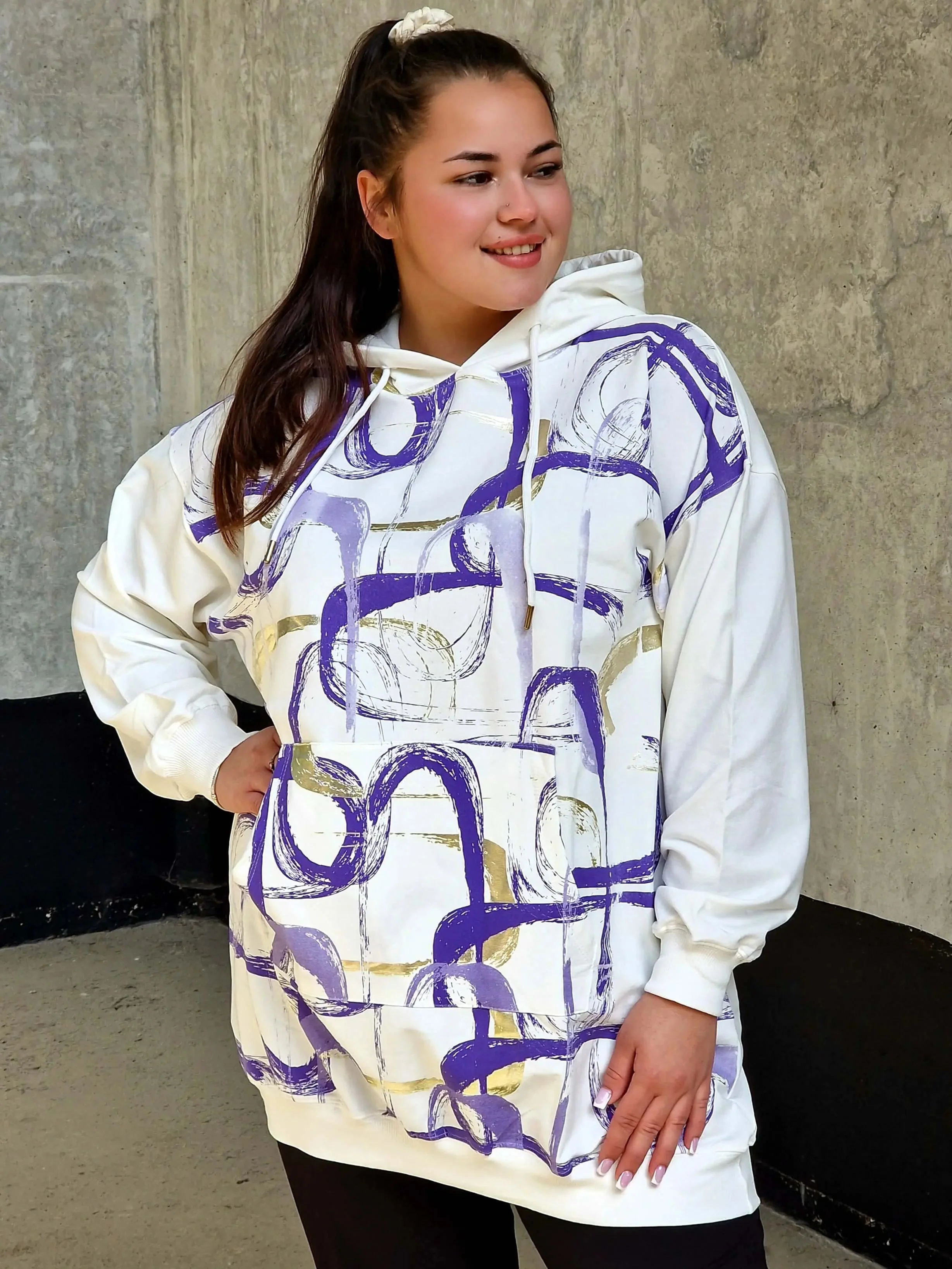 Bluza z abstrakcyjnym printem - Image 22