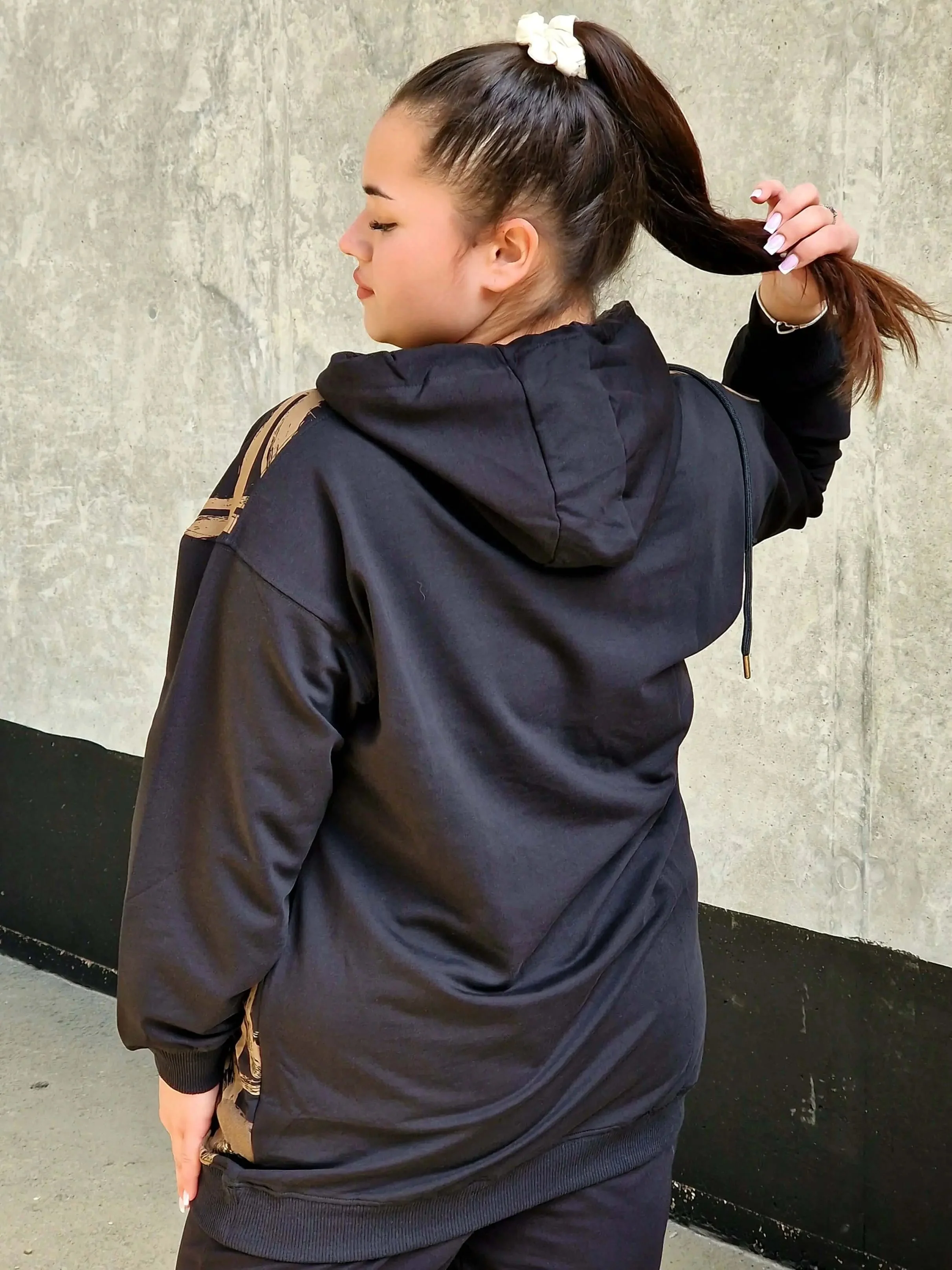 Bluza z abstrakcyjnym printem - Image 28