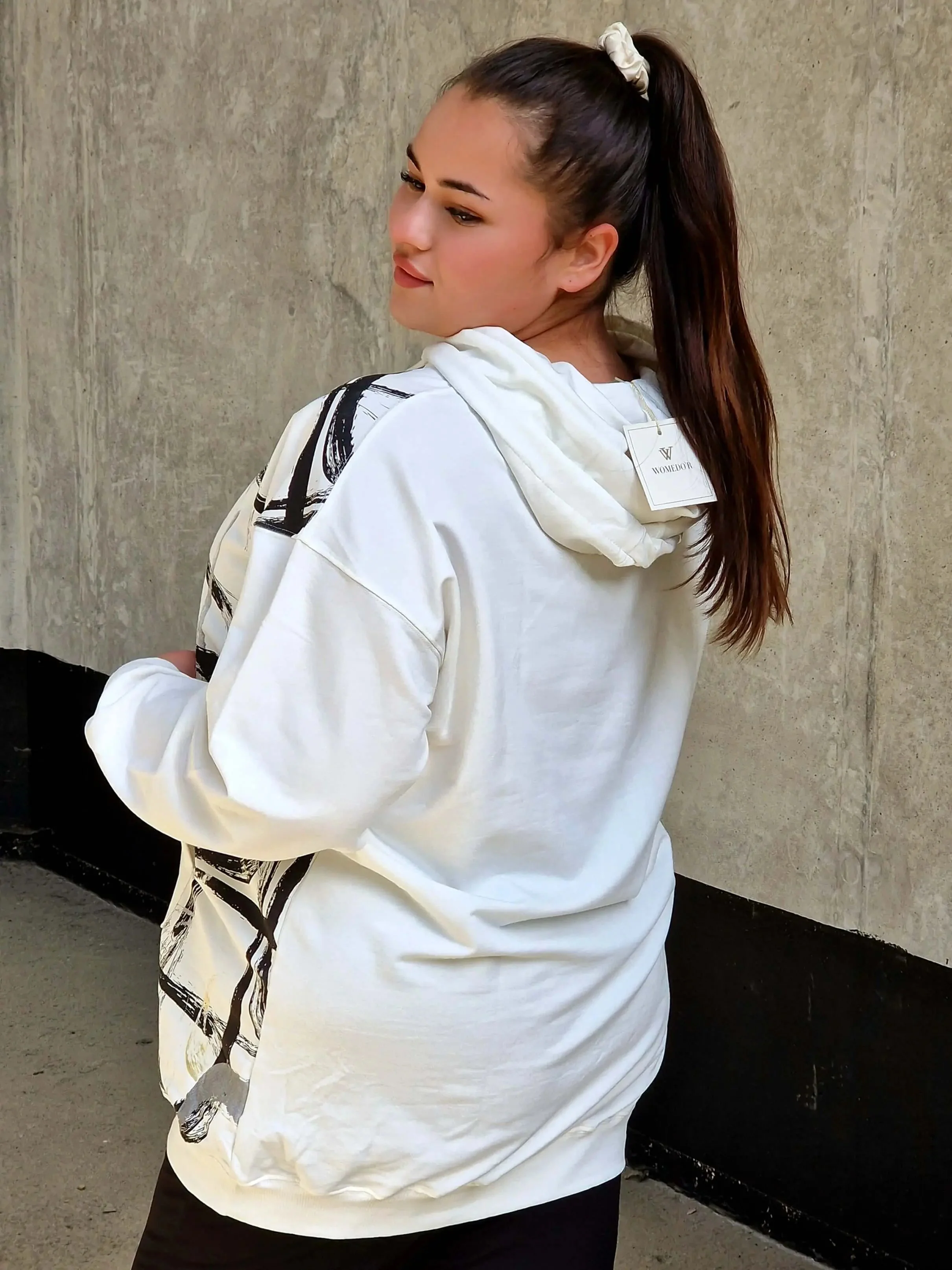Bluza z abstrakcyjnym printem - Image 9