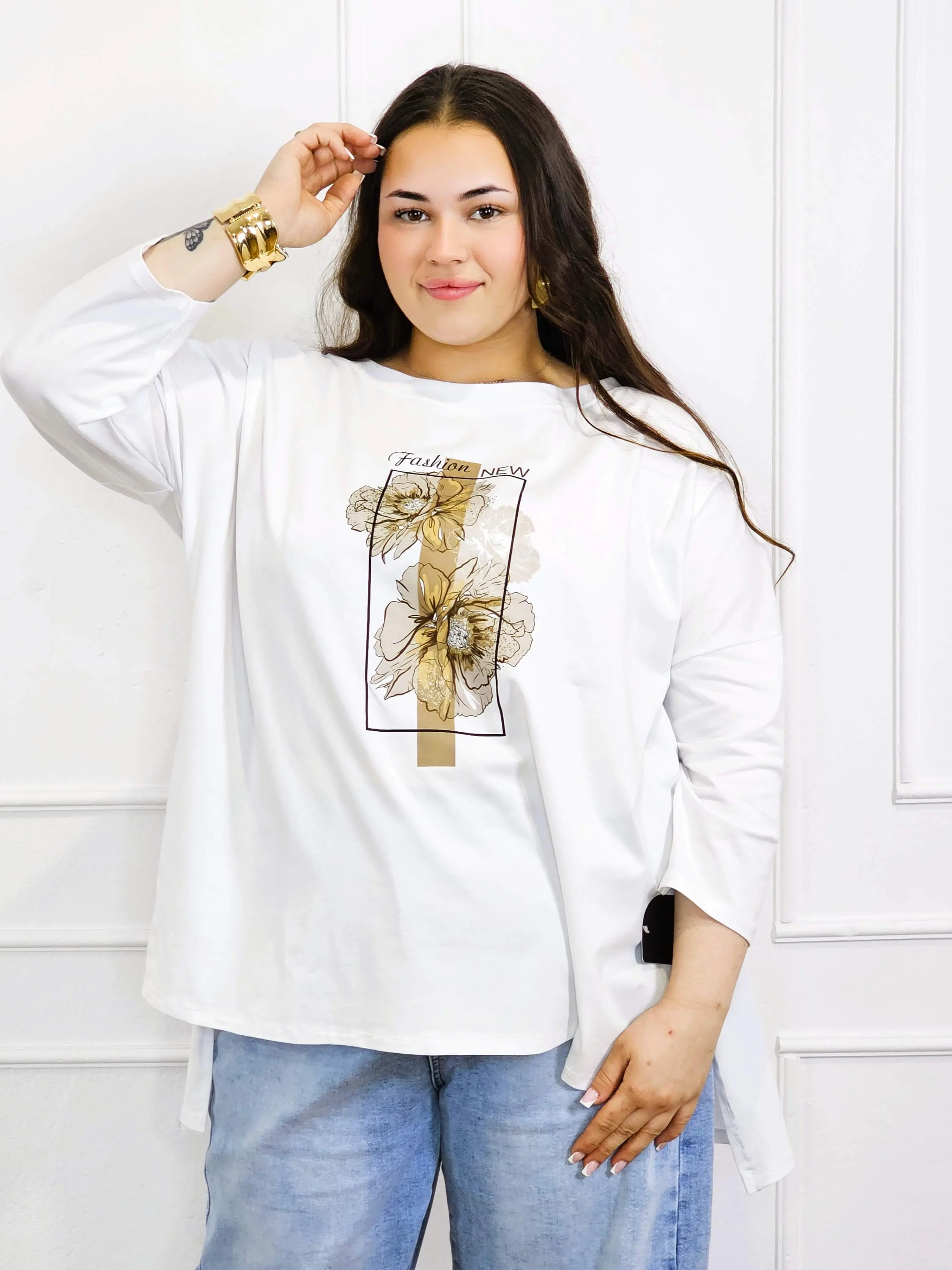 Bluzka plus size biała z kwiatowym nadrukiem i rękawem 3/4 – modny oversize - Image 5