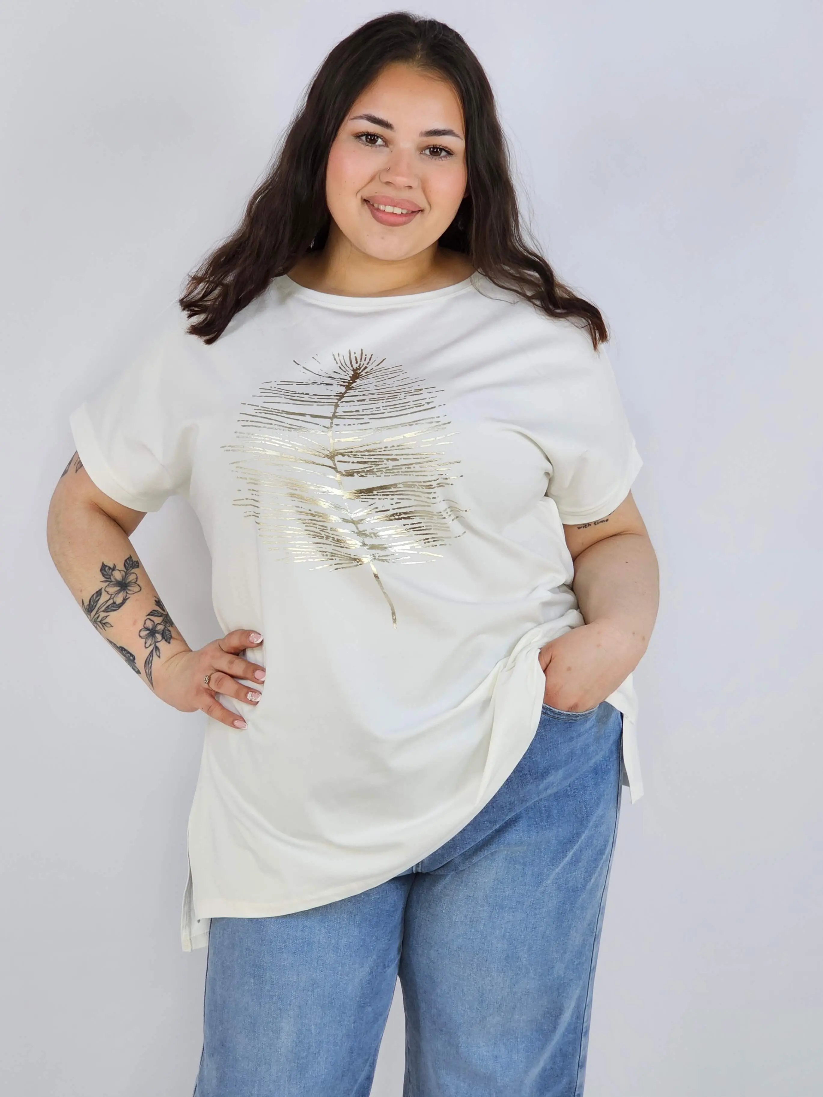 Bluzka plus size, która łączy subtelność z wygodą - Image 3