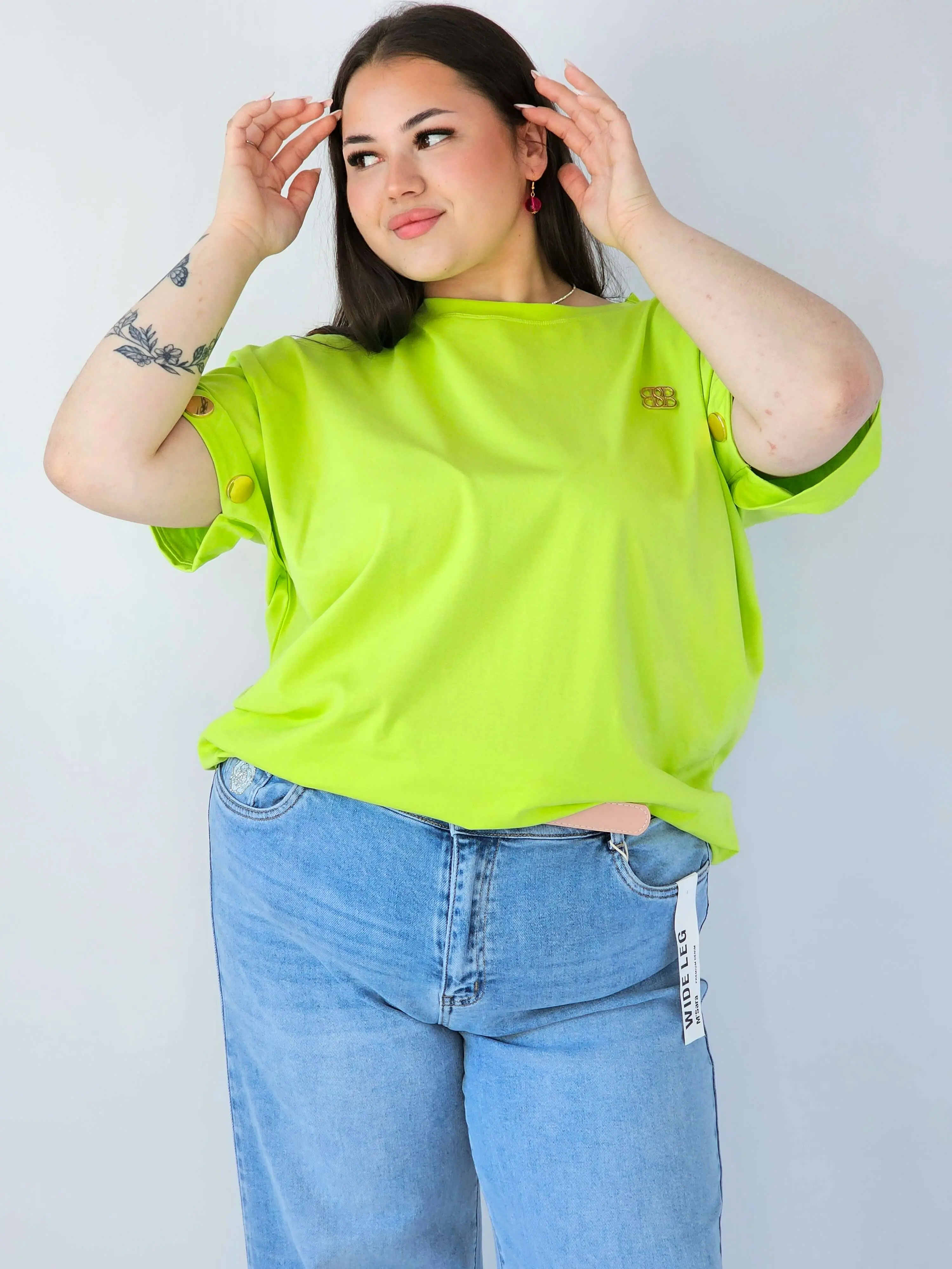 Bluzka Plus Size Luźna Z Krótkim Rękawem I Ozdobnymi Detalami - Image 11