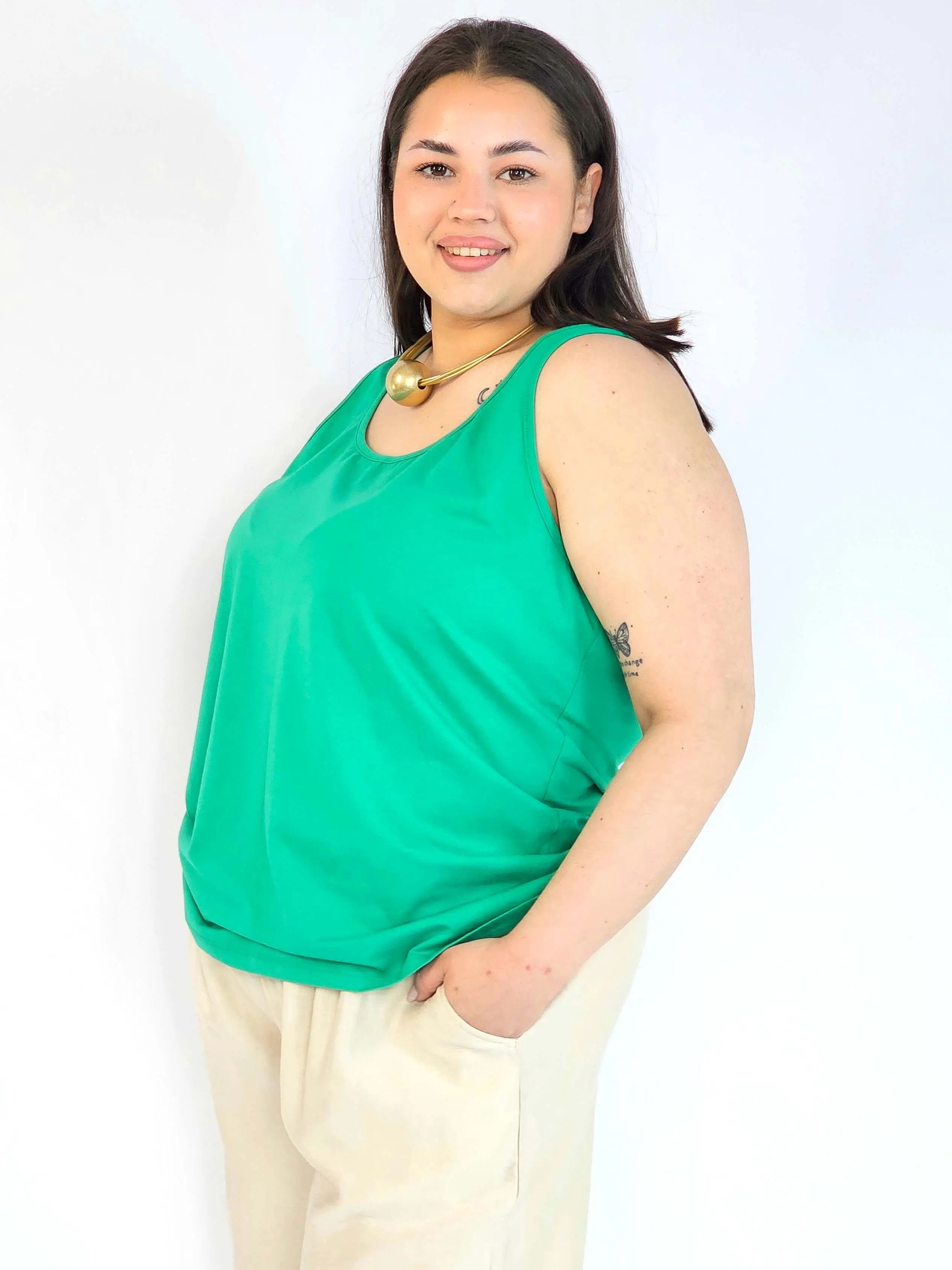 Bluzka plus size na ramiączkach – gładki top damski XXL basic - Image 3