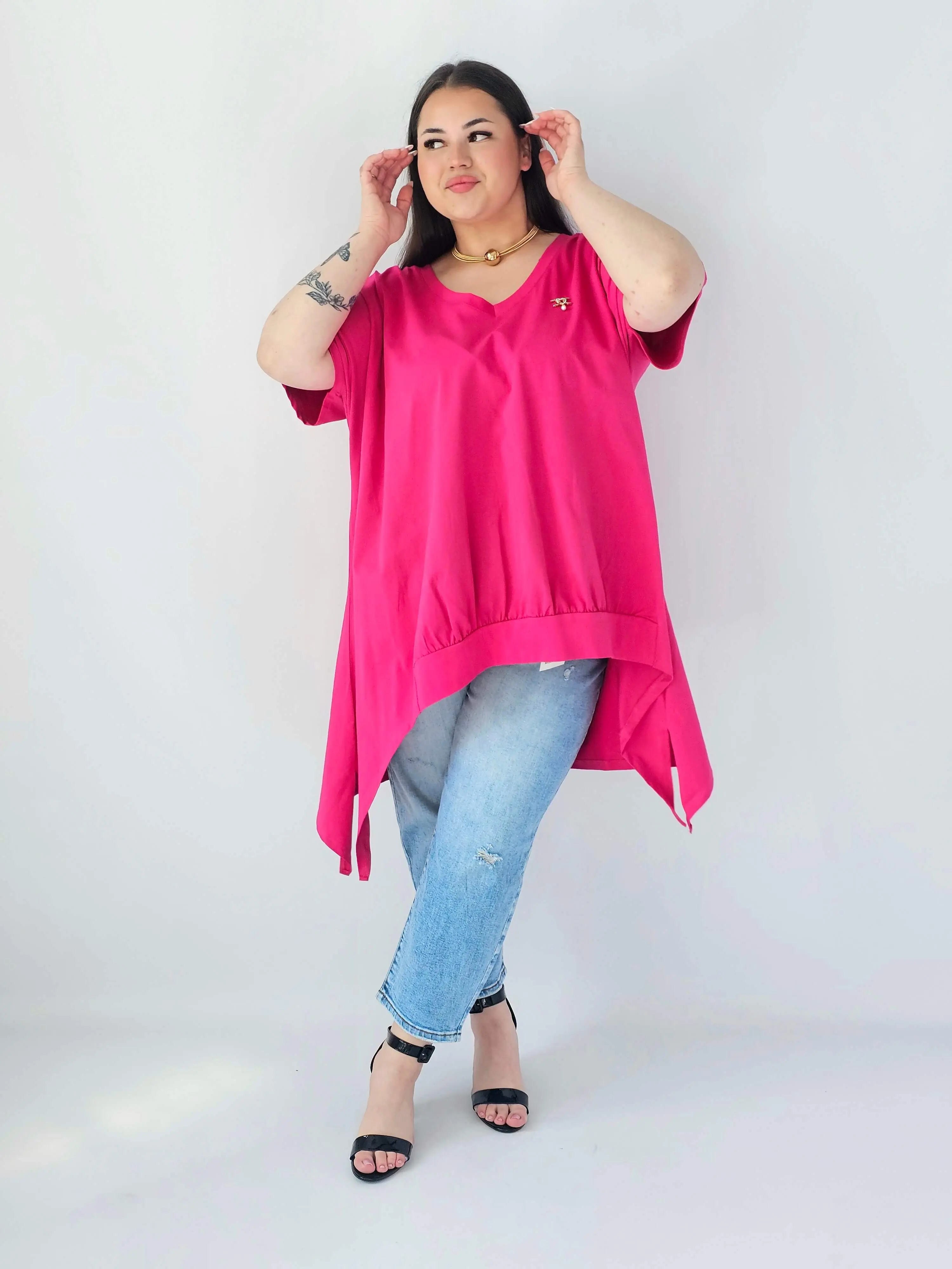Bluzka Plus Size Oversize Z Dekoltem V I Asymetrycznym Dołem - Image 12