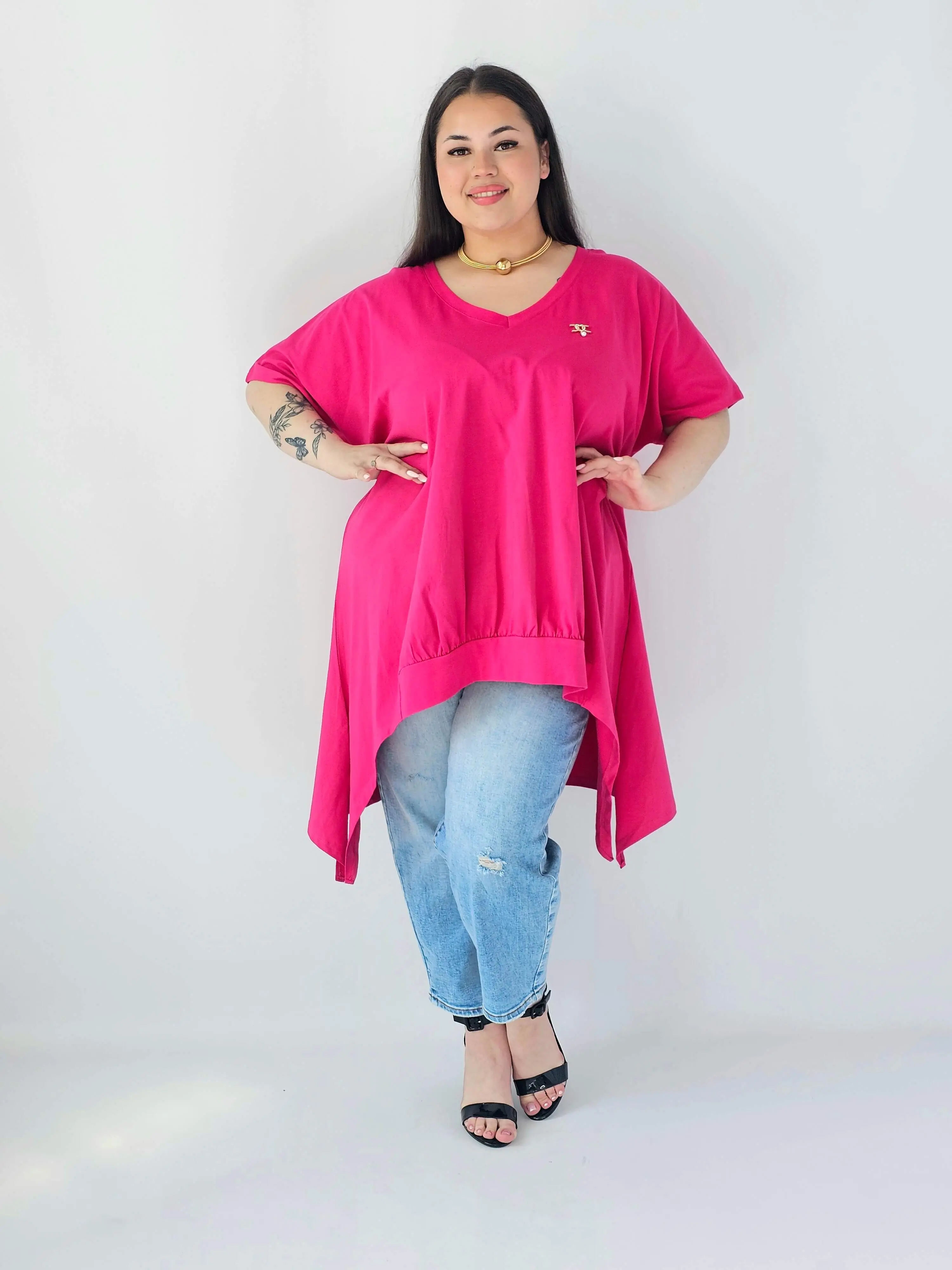 Bluzka Plus Size Oversize Z Dekoltem V I Asymetrycznym Dołem - Image 13