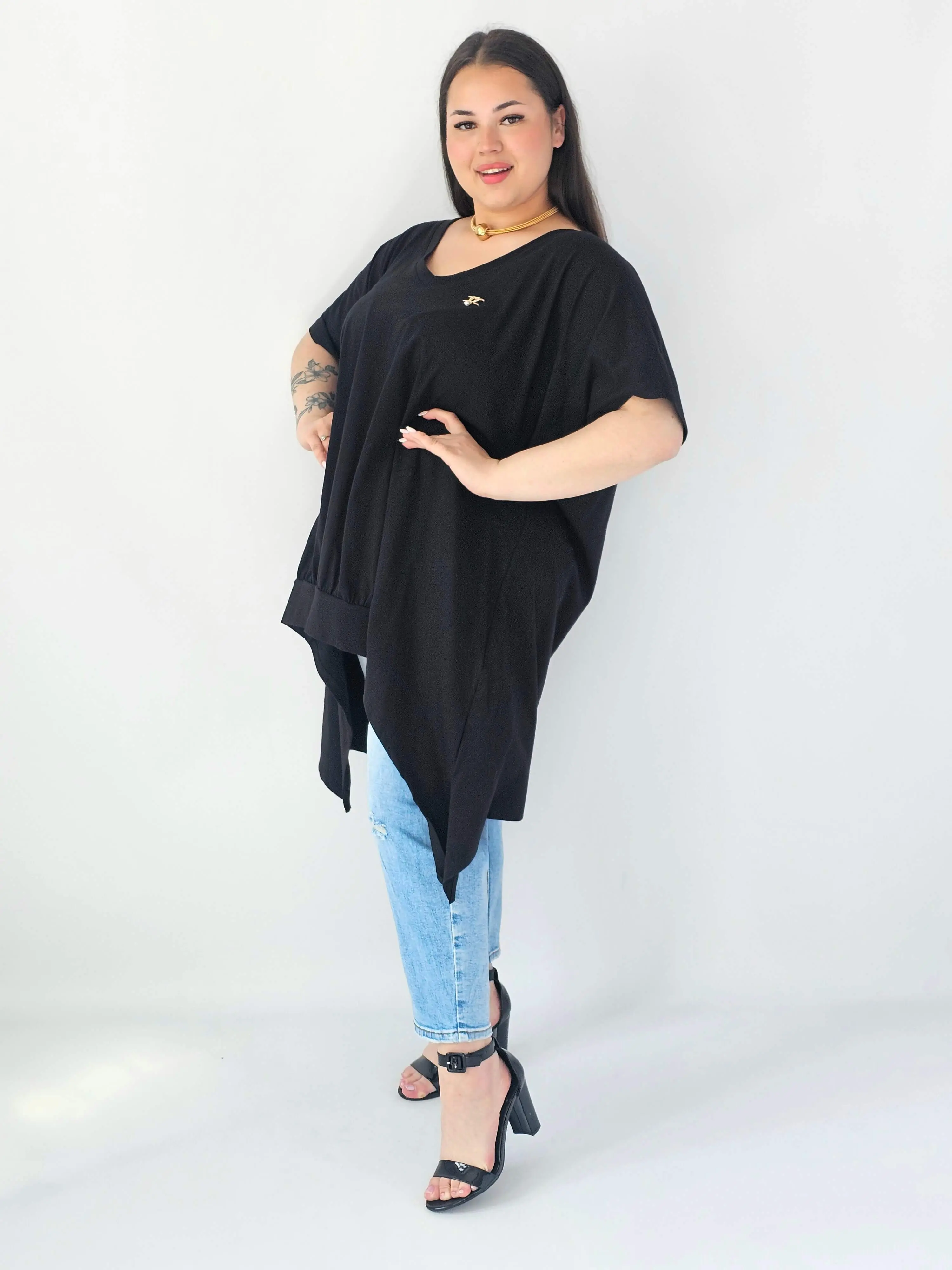 Bluzka Plus Size Oversize Z Dekoltem V I Asymetrycznym Dołem - Image 14