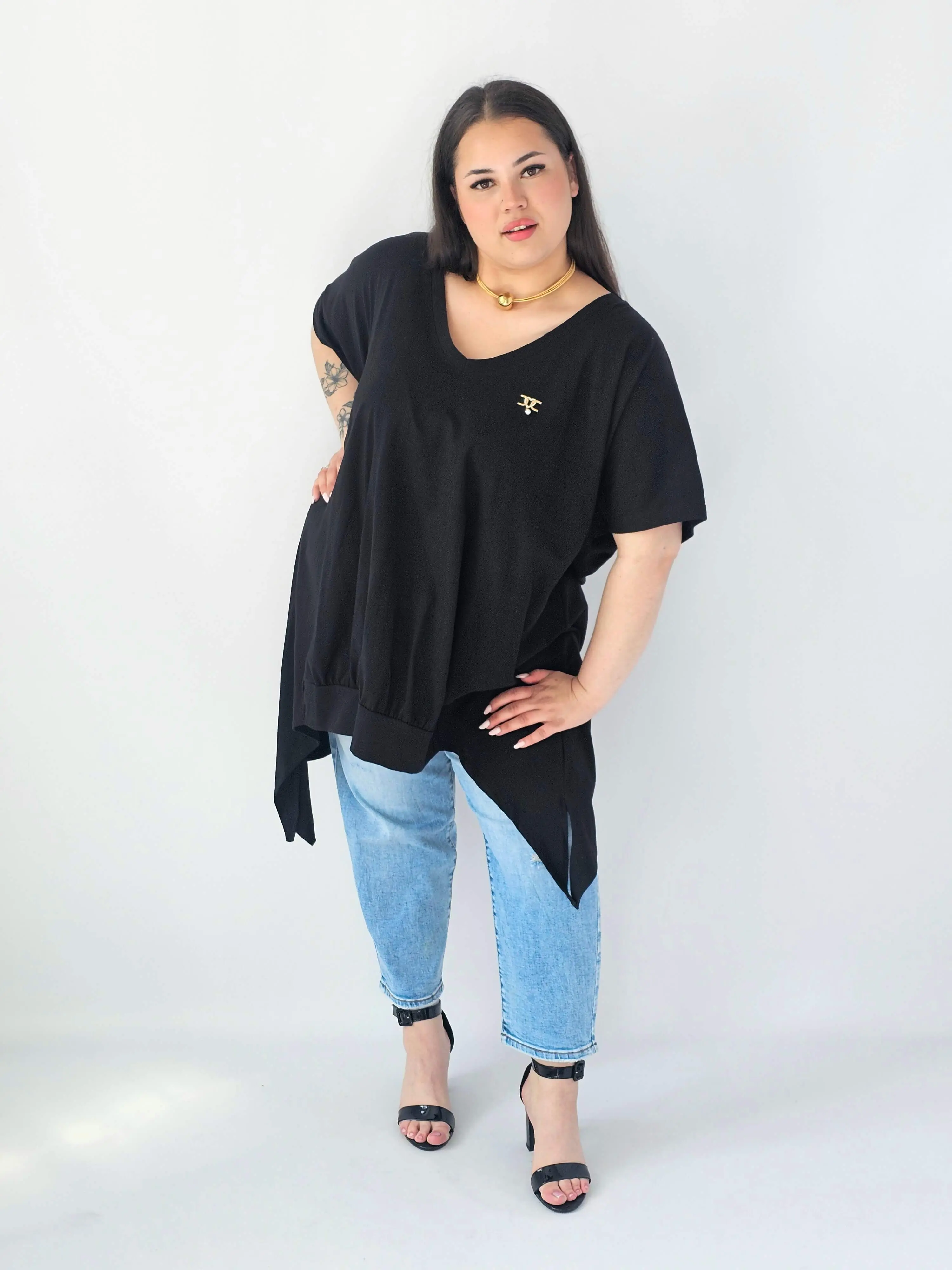 Bluzka Plus Size Oversize Z Dekoltem V I Asymetrycznym Dołem - Image 16