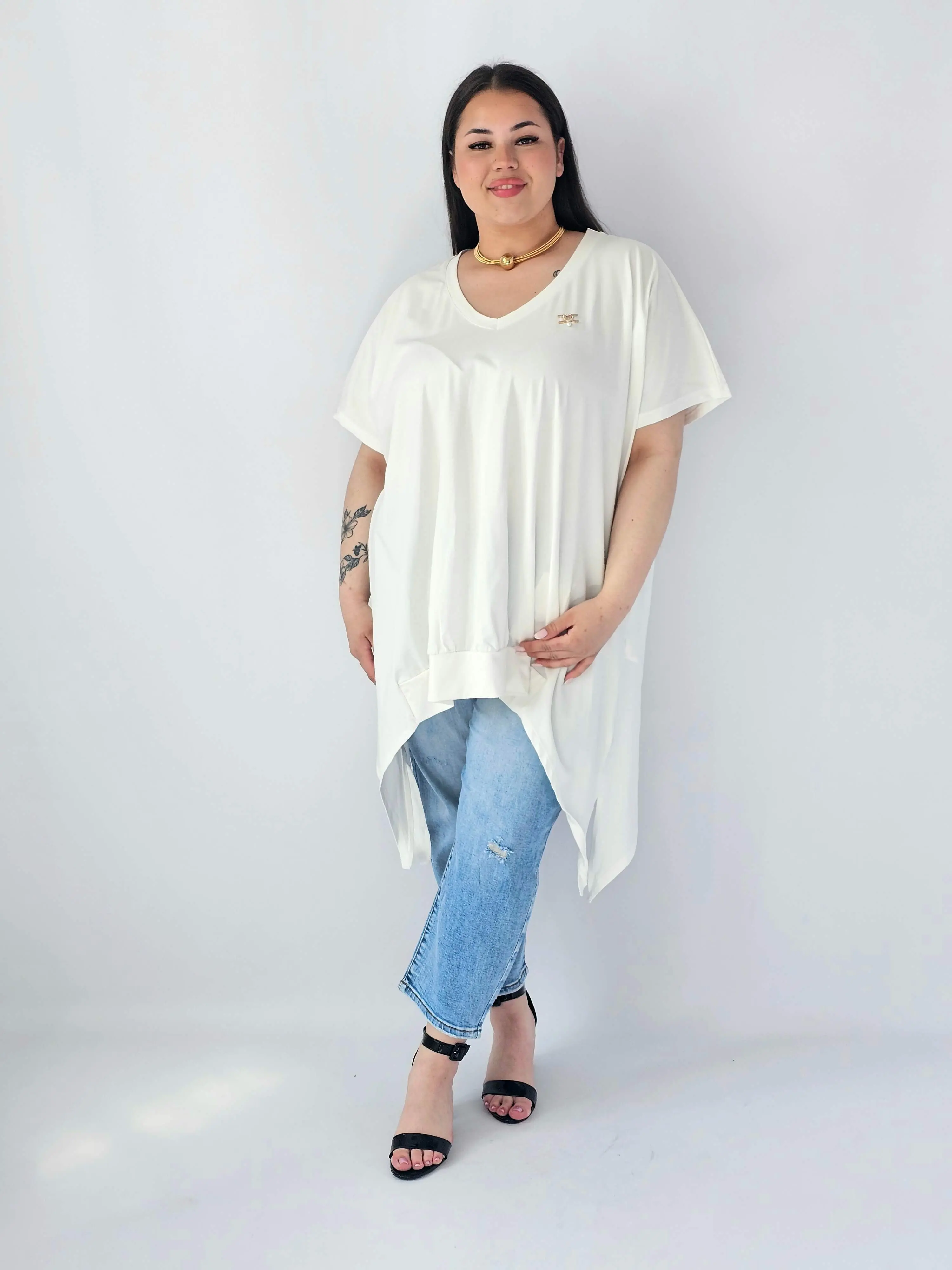 Bluzka Plus Size Oversize Z Dekoltem V I Asymetrycznym Dołem - Image 20