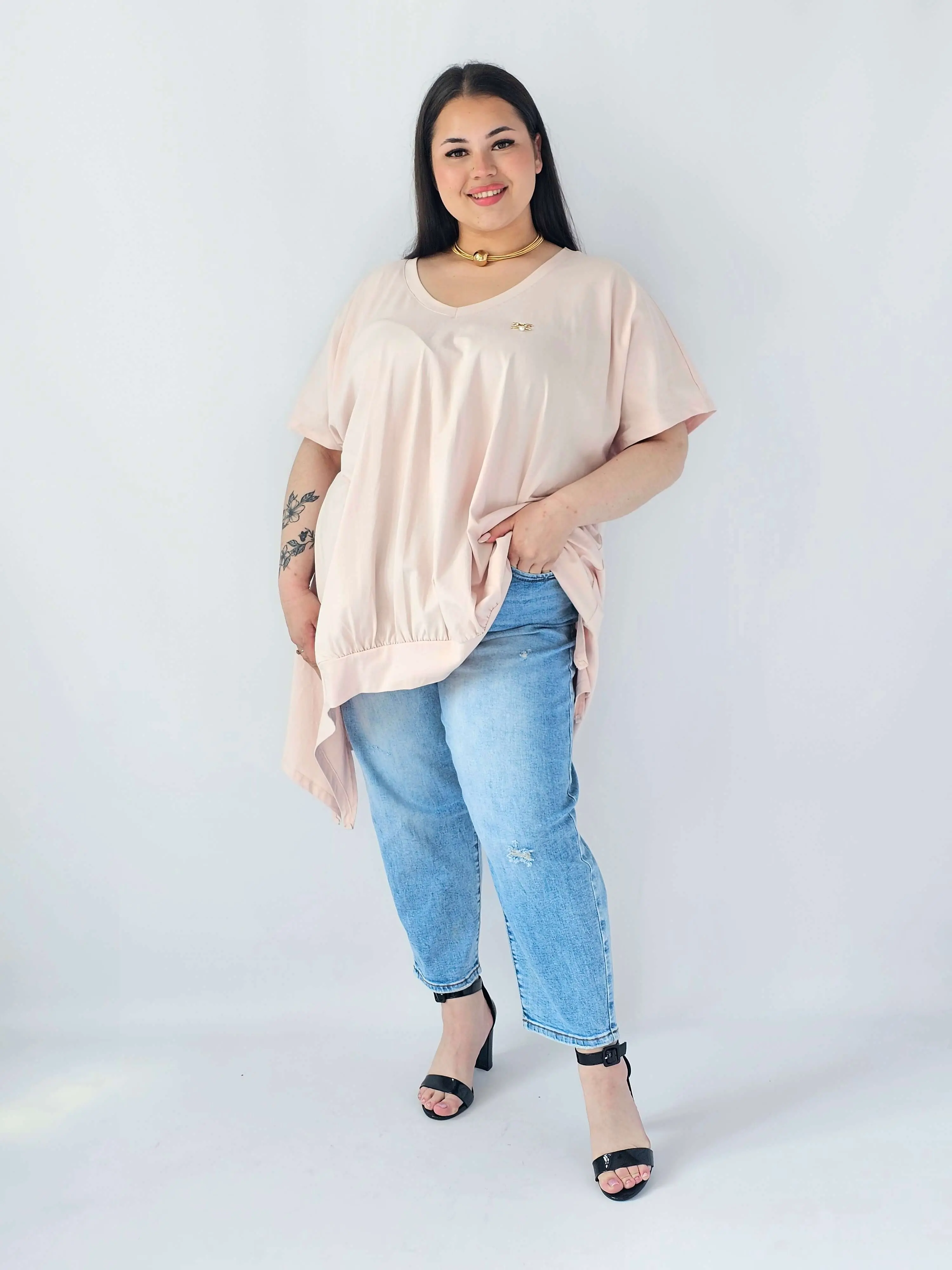 Bluzka Plus Size Oversize Z Dekoltem V I Asymetrycznym Dołem - Image 34