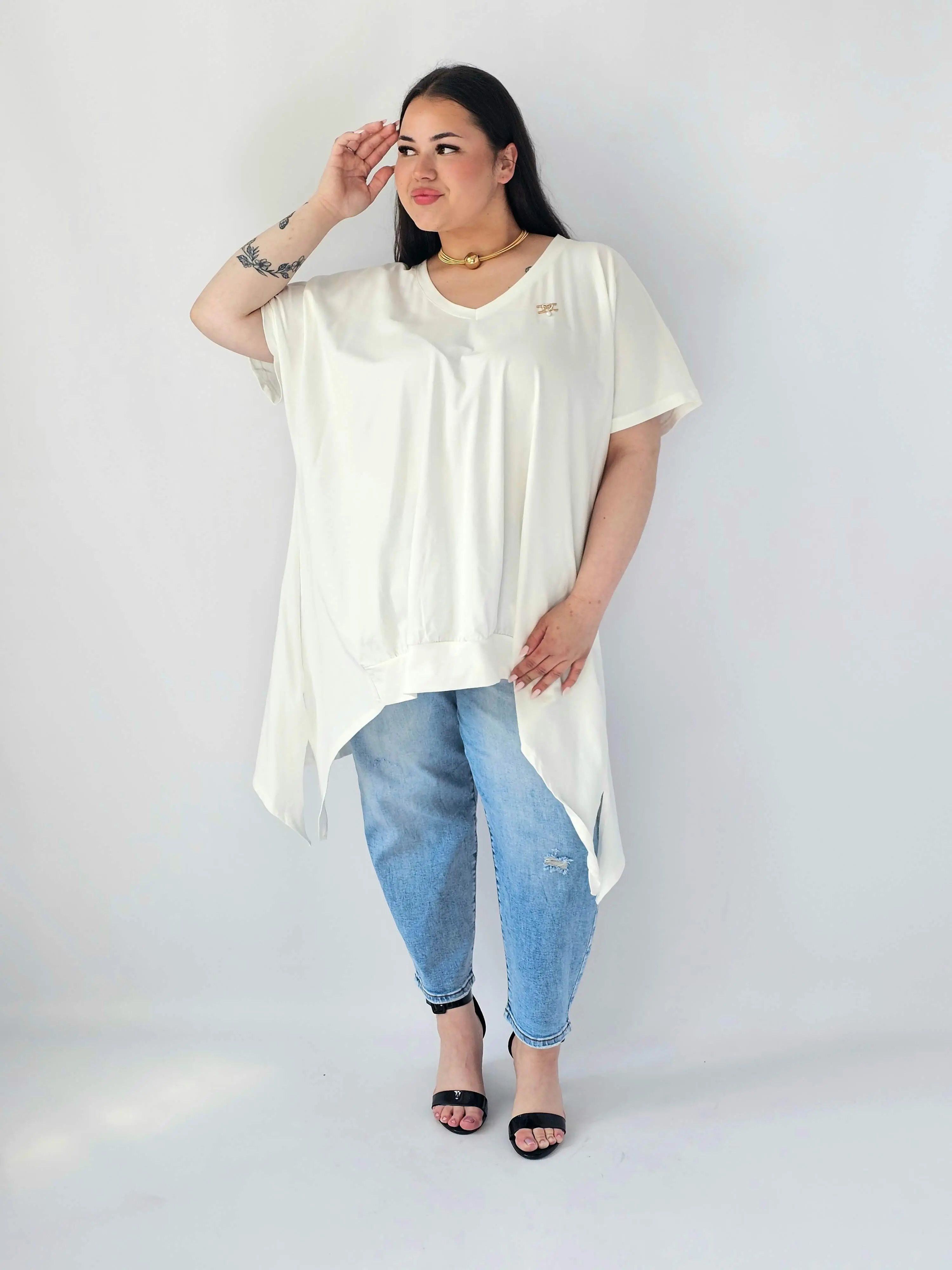 Bluzka Plus Size Oversize Z Dekoltem V I Asymetrycznym Dołem - Image 5