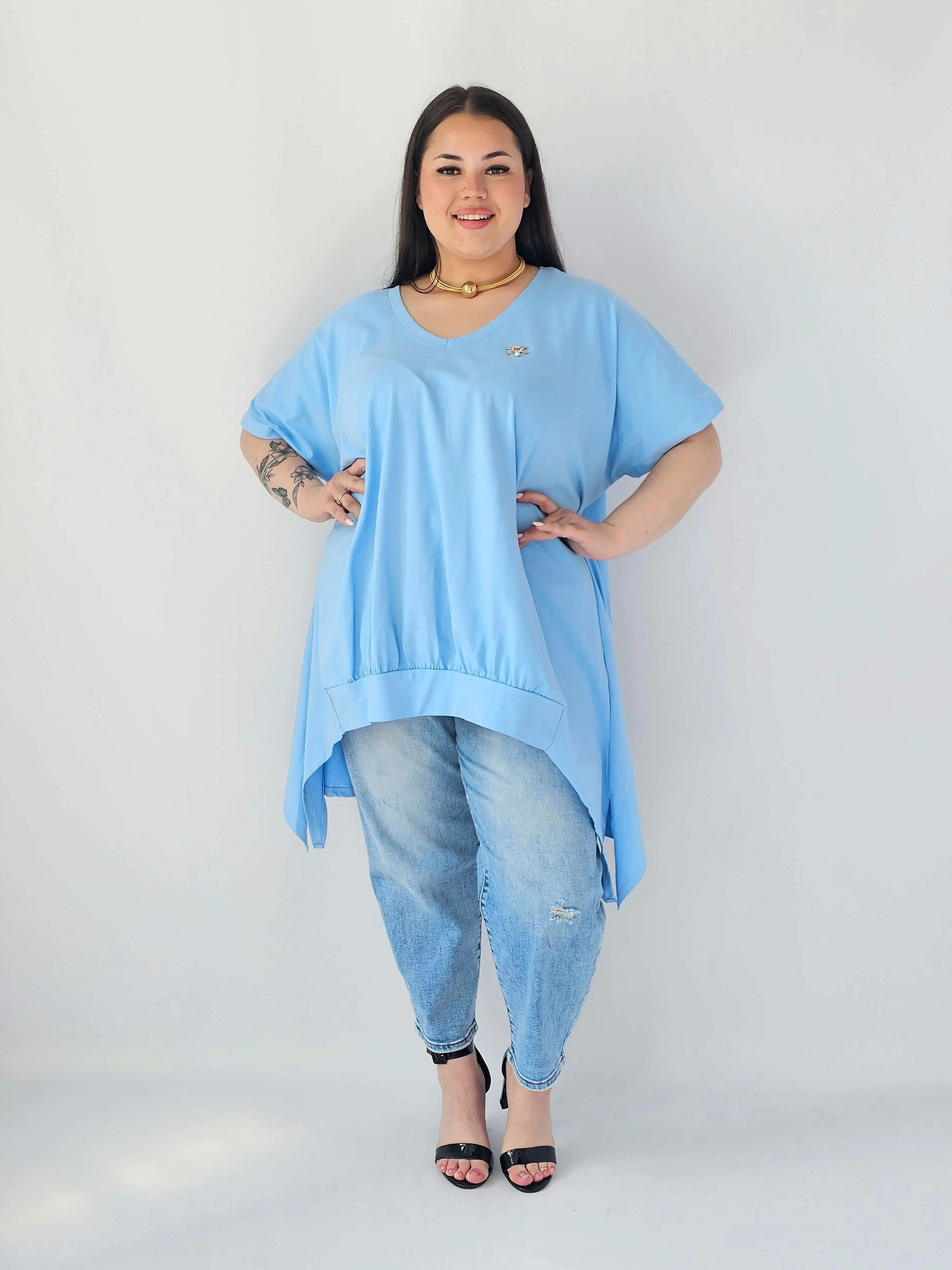 Bluzka Plus Size Oversize Z Dekoltem V I Asymetrycznym Dołem - Image 9