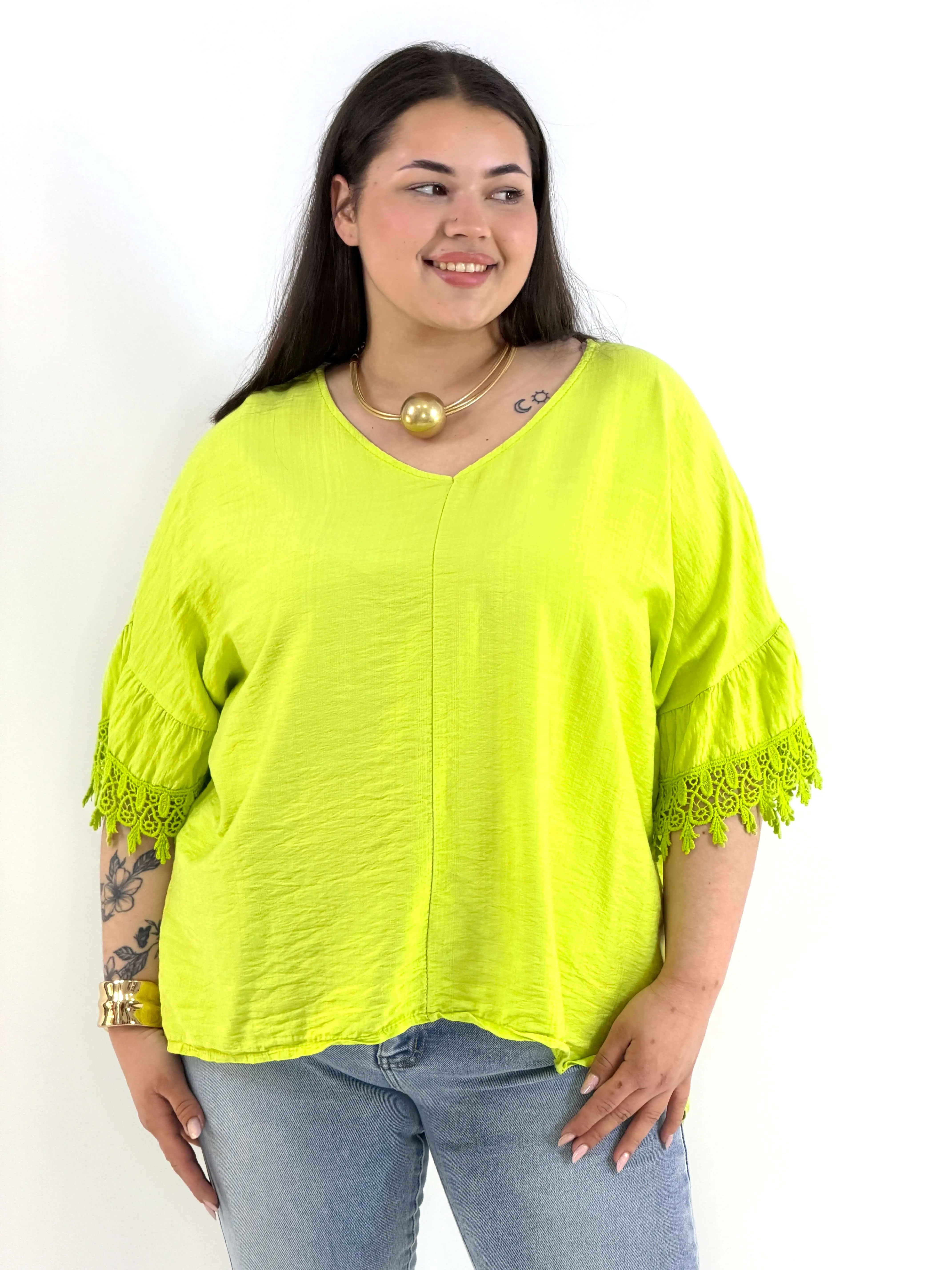 Bluzka plus size oversize z koronkowym rękawem – lekka i stylowa - Image 10