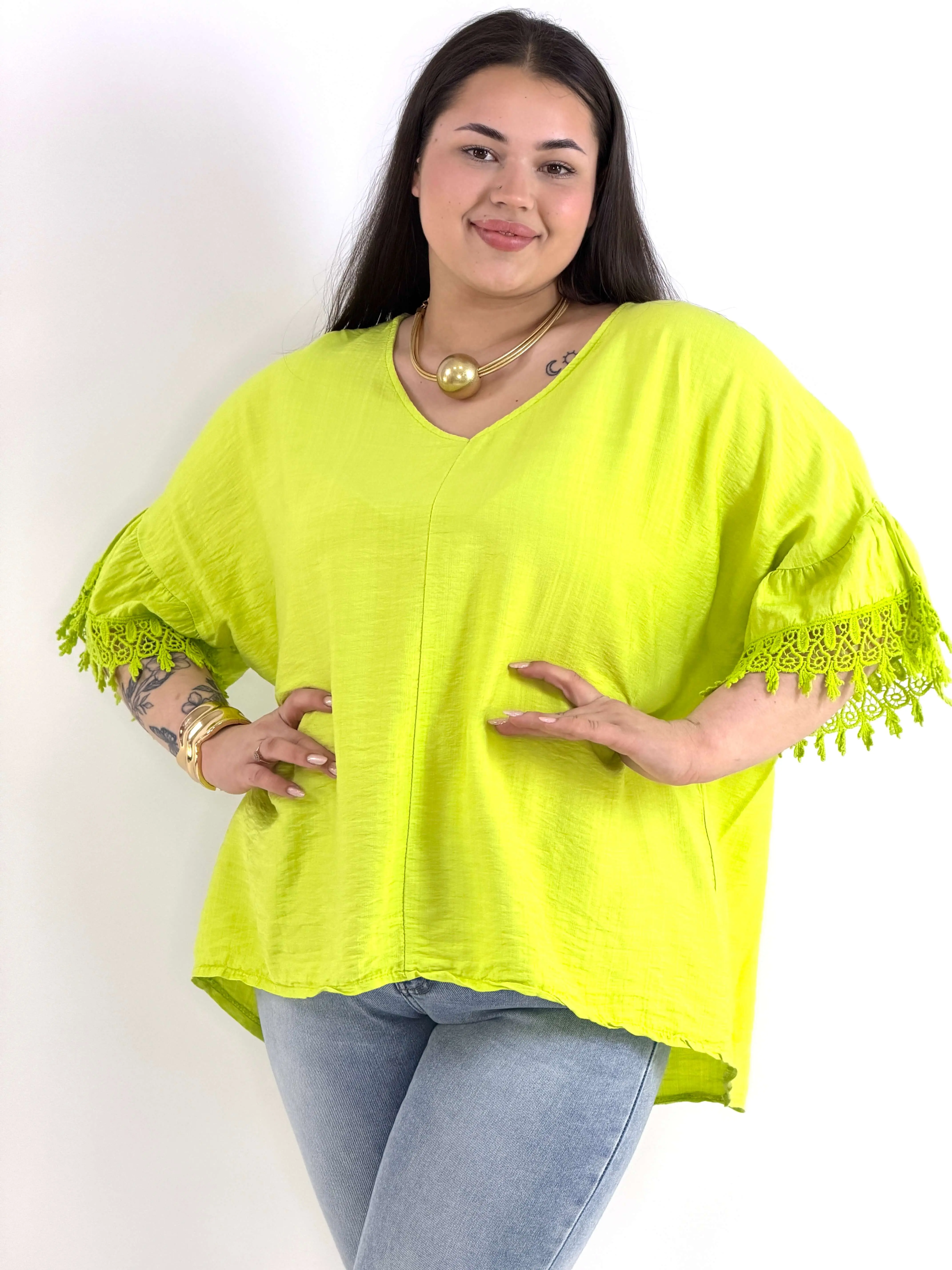 Bluzka plus size oversize z koronkowym rękawem – lekka i stylowa - Image 8