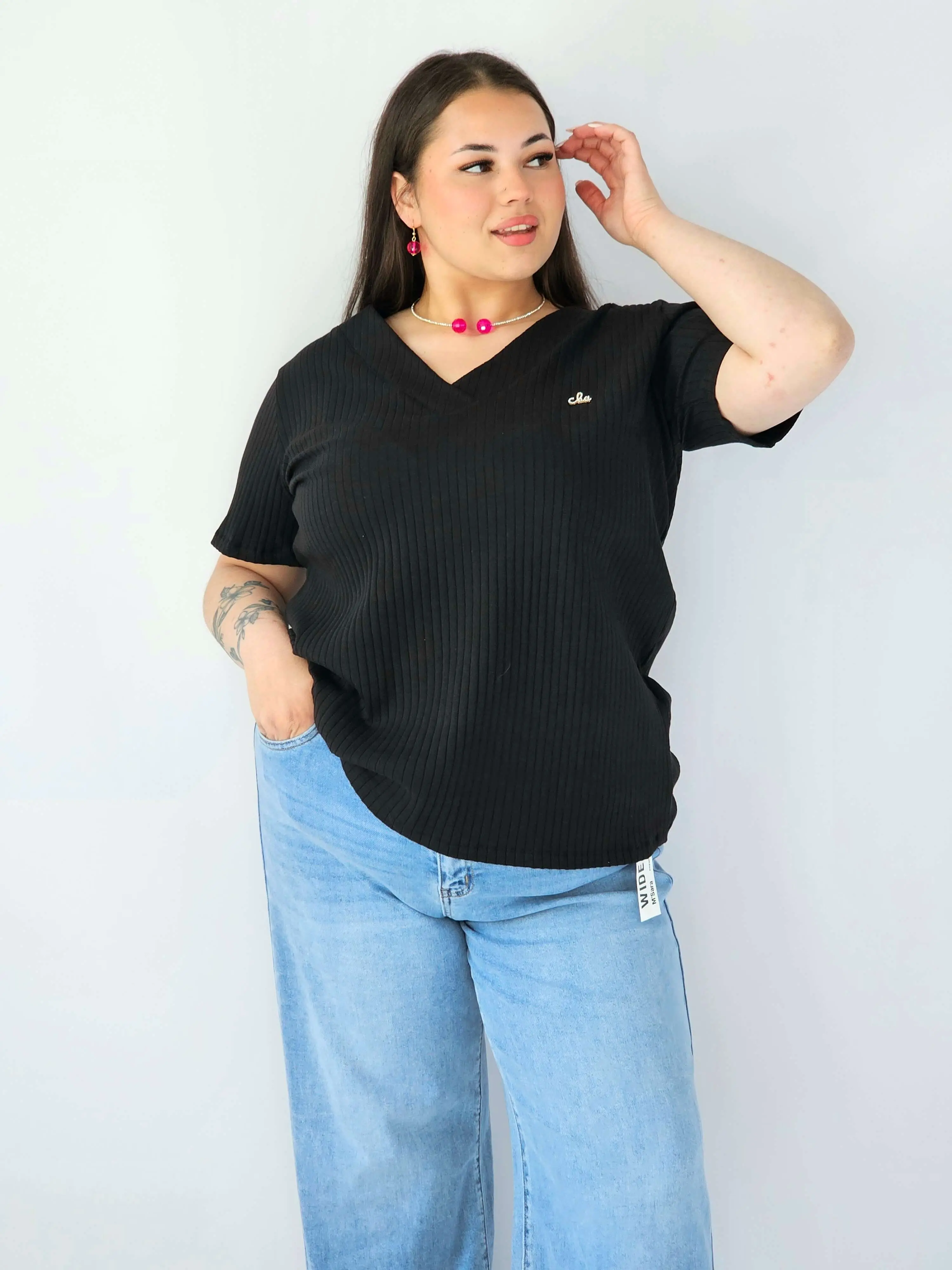 Bluzka Plus Size Prążkowana Z Dekoltem V I Krótkim Rękawem - Image 6