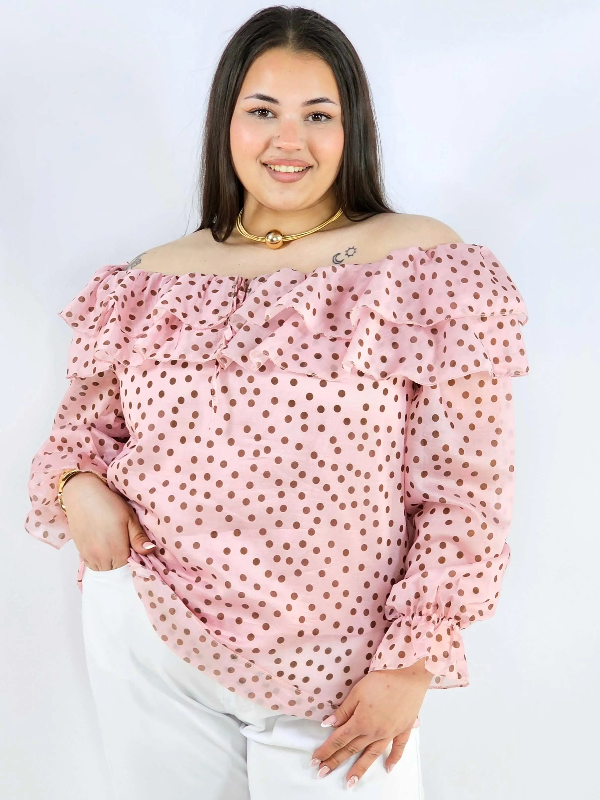 Bluzka plus size w grochy z falbaną i wiązaniem lekka i kobieca - Image 2