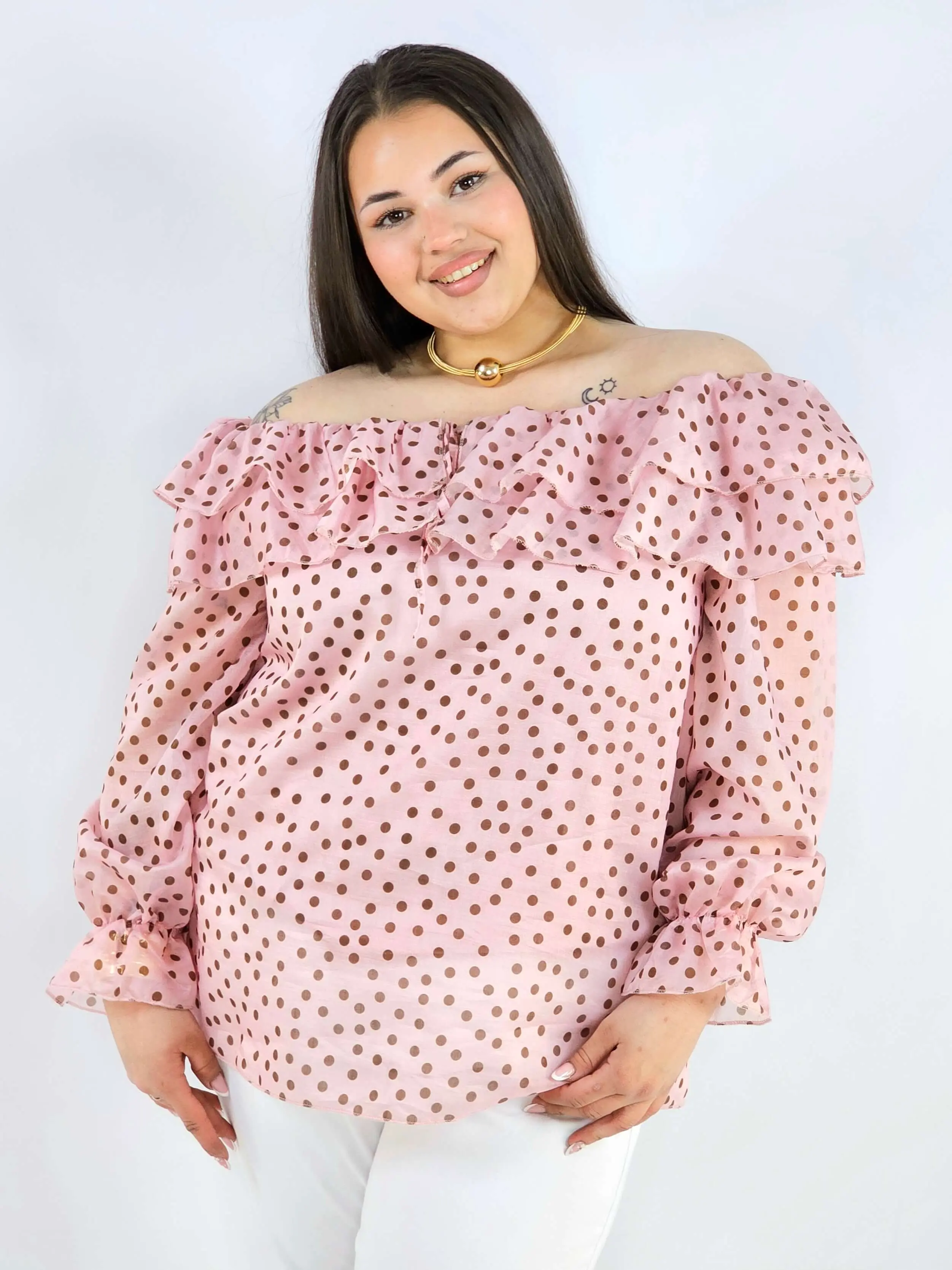Bluzka plus size w grochy z falbaną i wiązaniem lekka i kobieca - Image 7