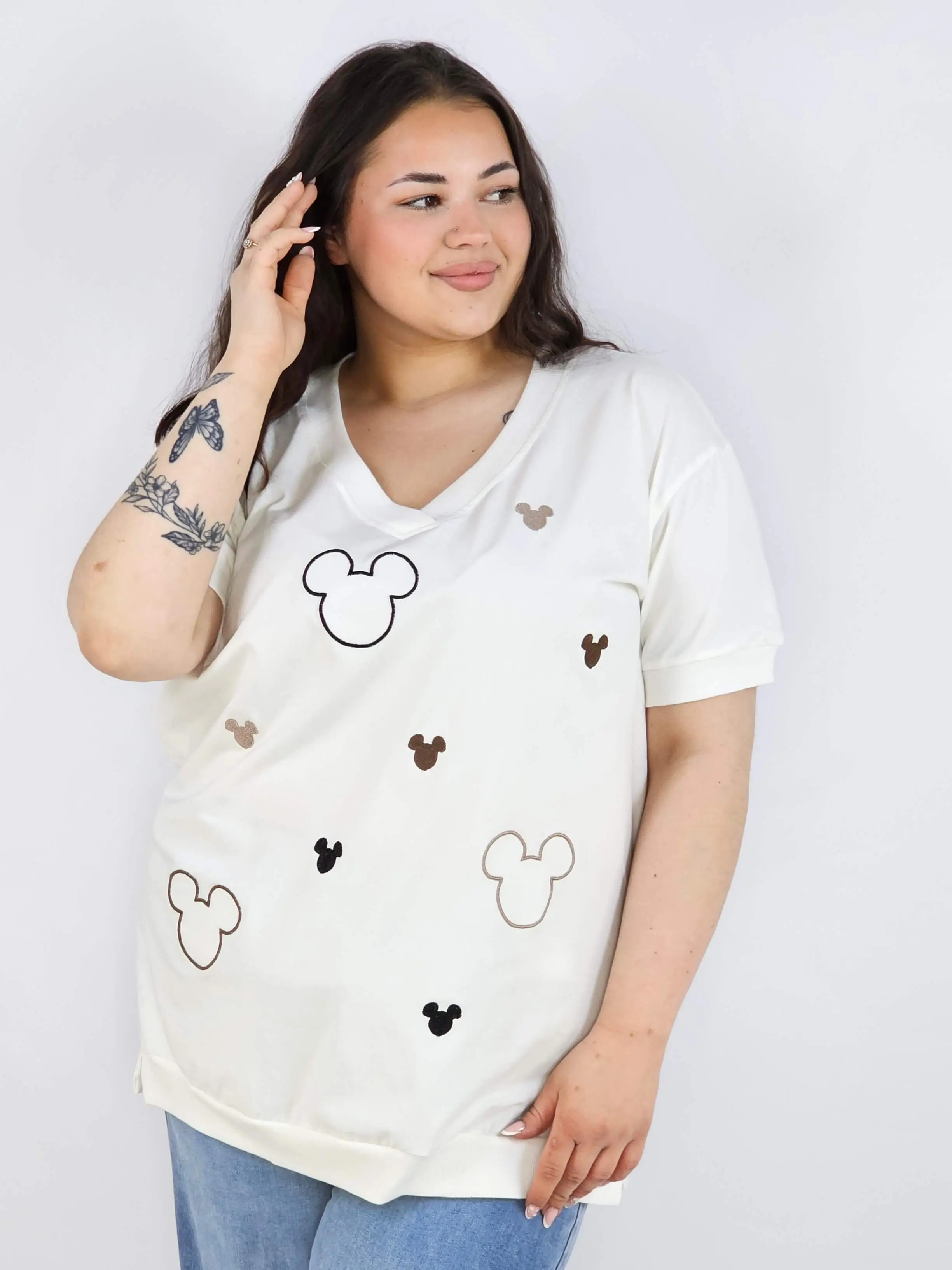 Bluzka plus size XXL z dekoltem V – modna i wygodna