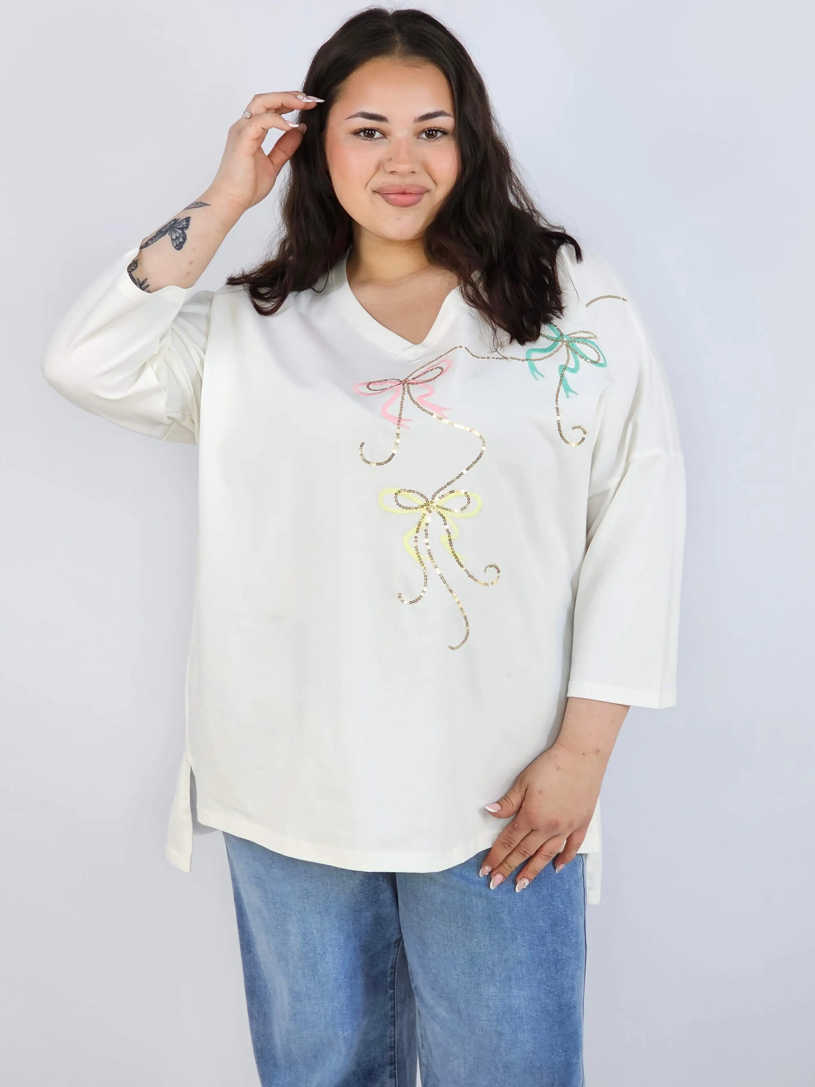Bluzka plus size XXL z efektownym zdobieniem – lekkość i styl na każdą okazję