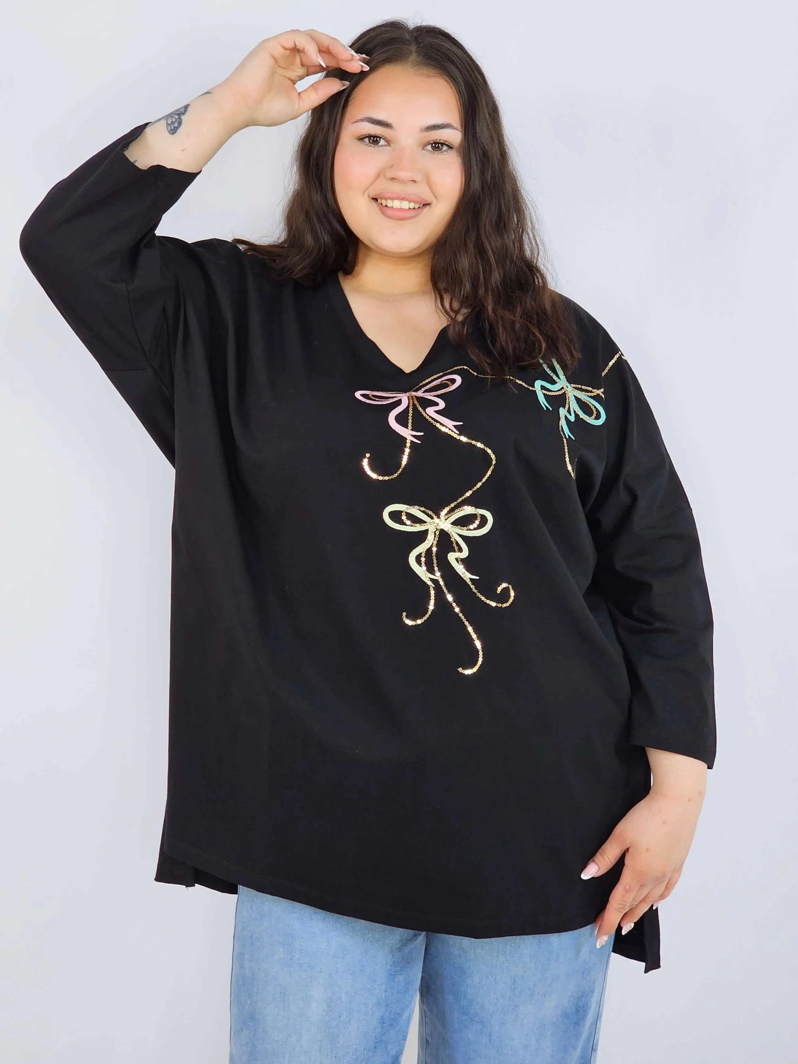 Bluzka plus size XXL z efektownym zdobieniem – lekkość i styl na każdą okazję - Image 2