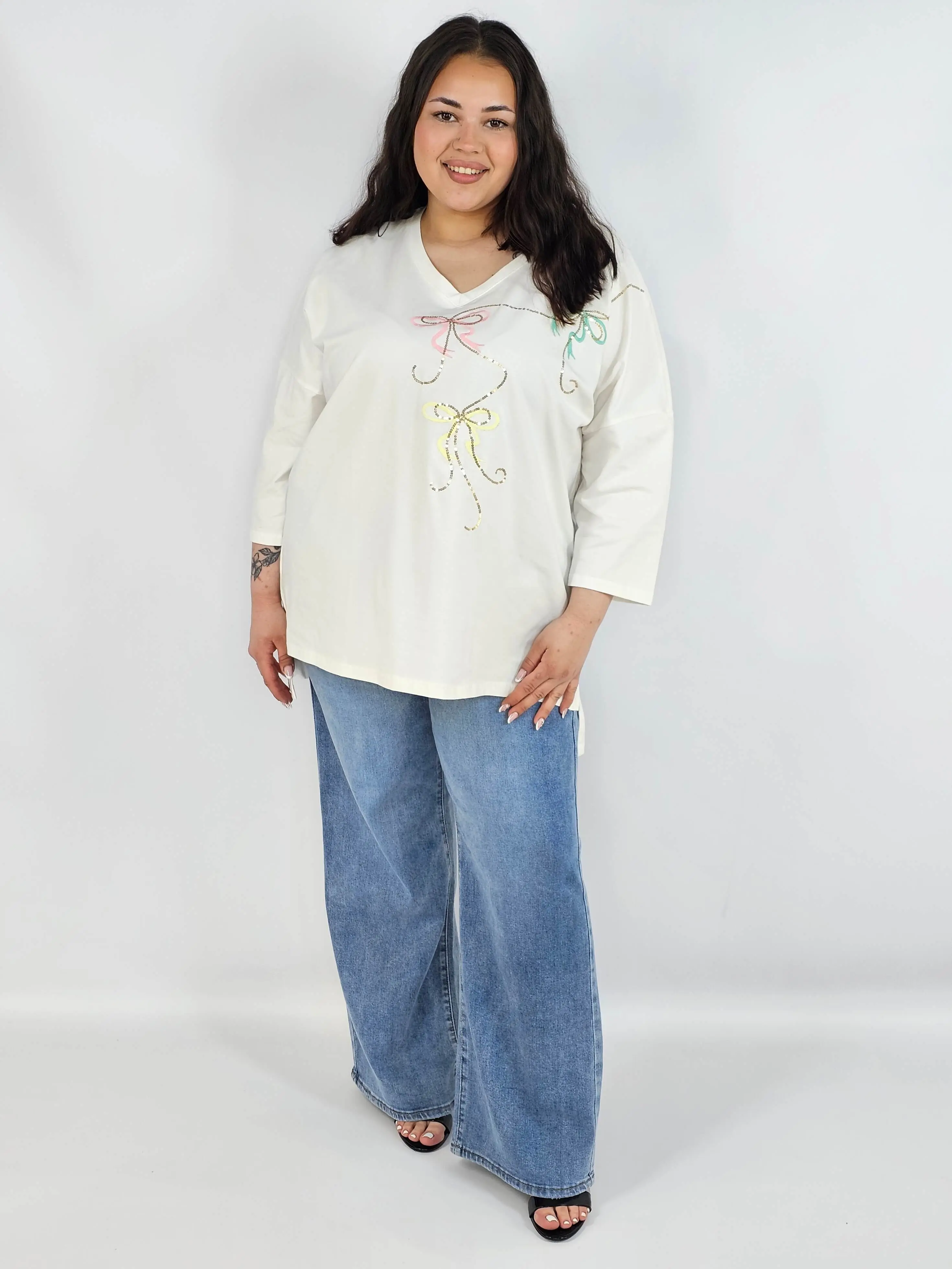 Bluzka plus size XXL z efektownym zdobieniem – lekkość i styl na każdą okazję - Image 3