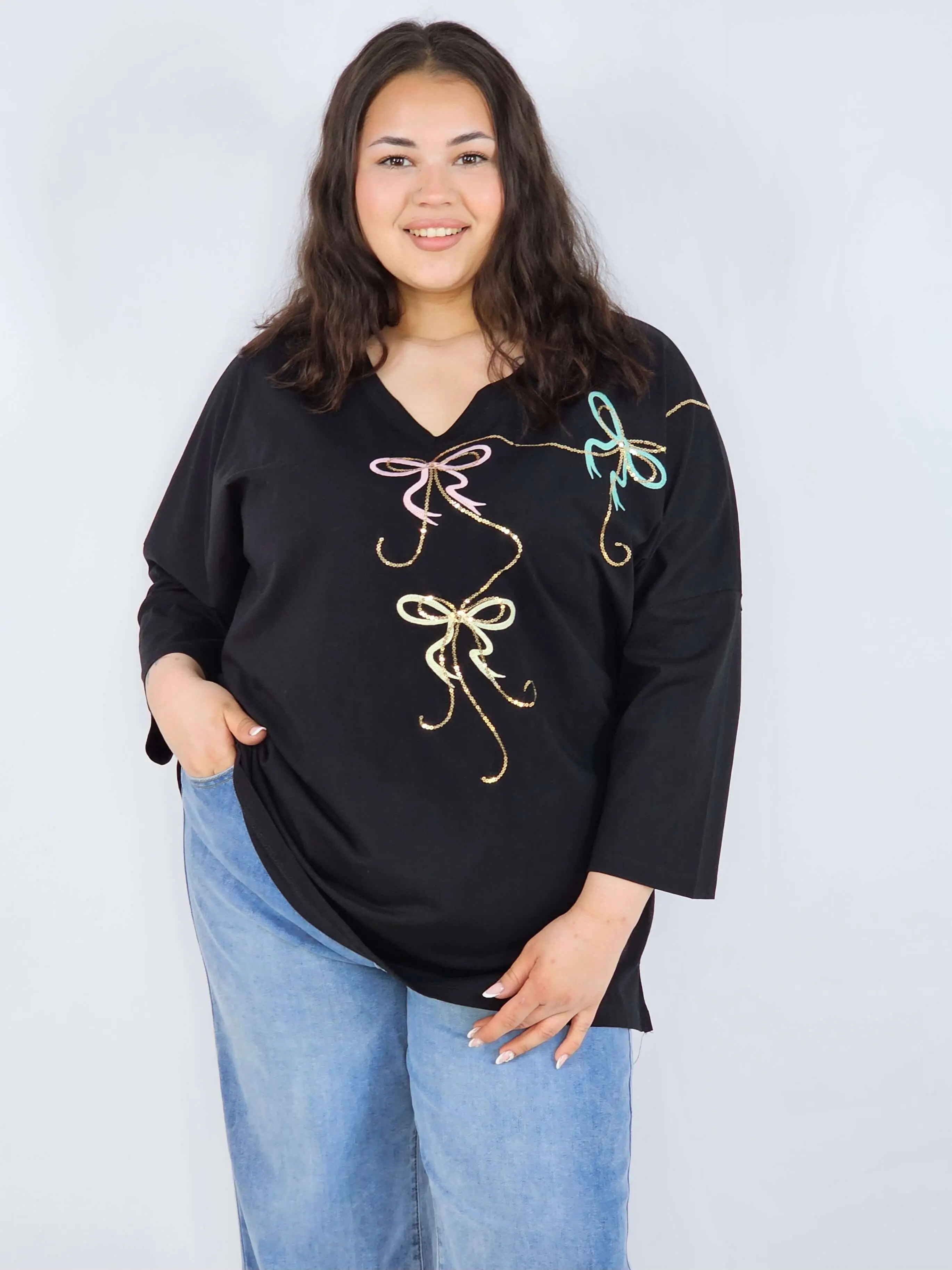 Bluzka plus size XXL z efektownym zdobieniem – lekkość i styl na każdą okazję - Image 4