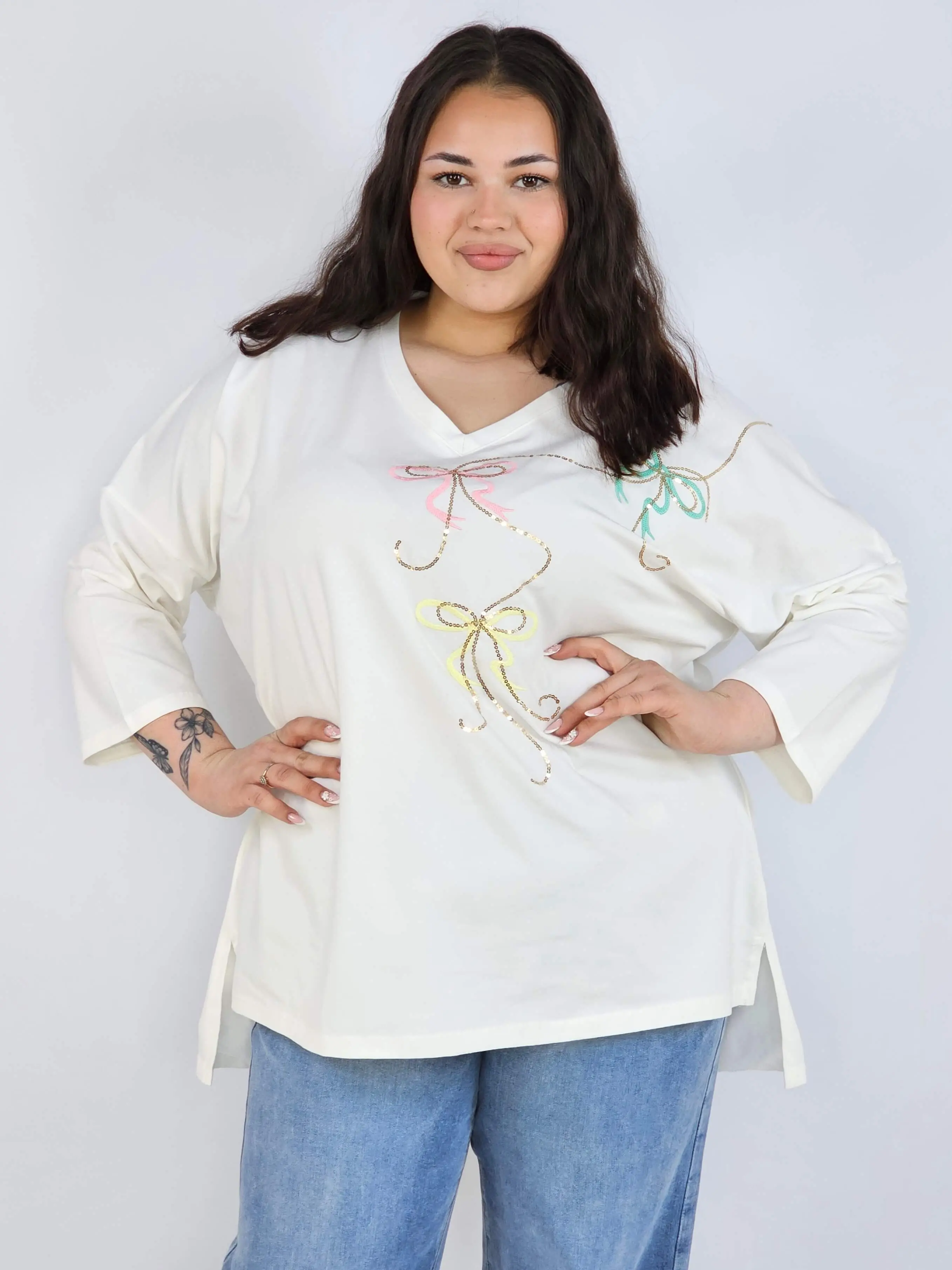 Bluzka plus size XXL z efektownym zdobieniem – lekkość i styl na każdą okazję - Image 5