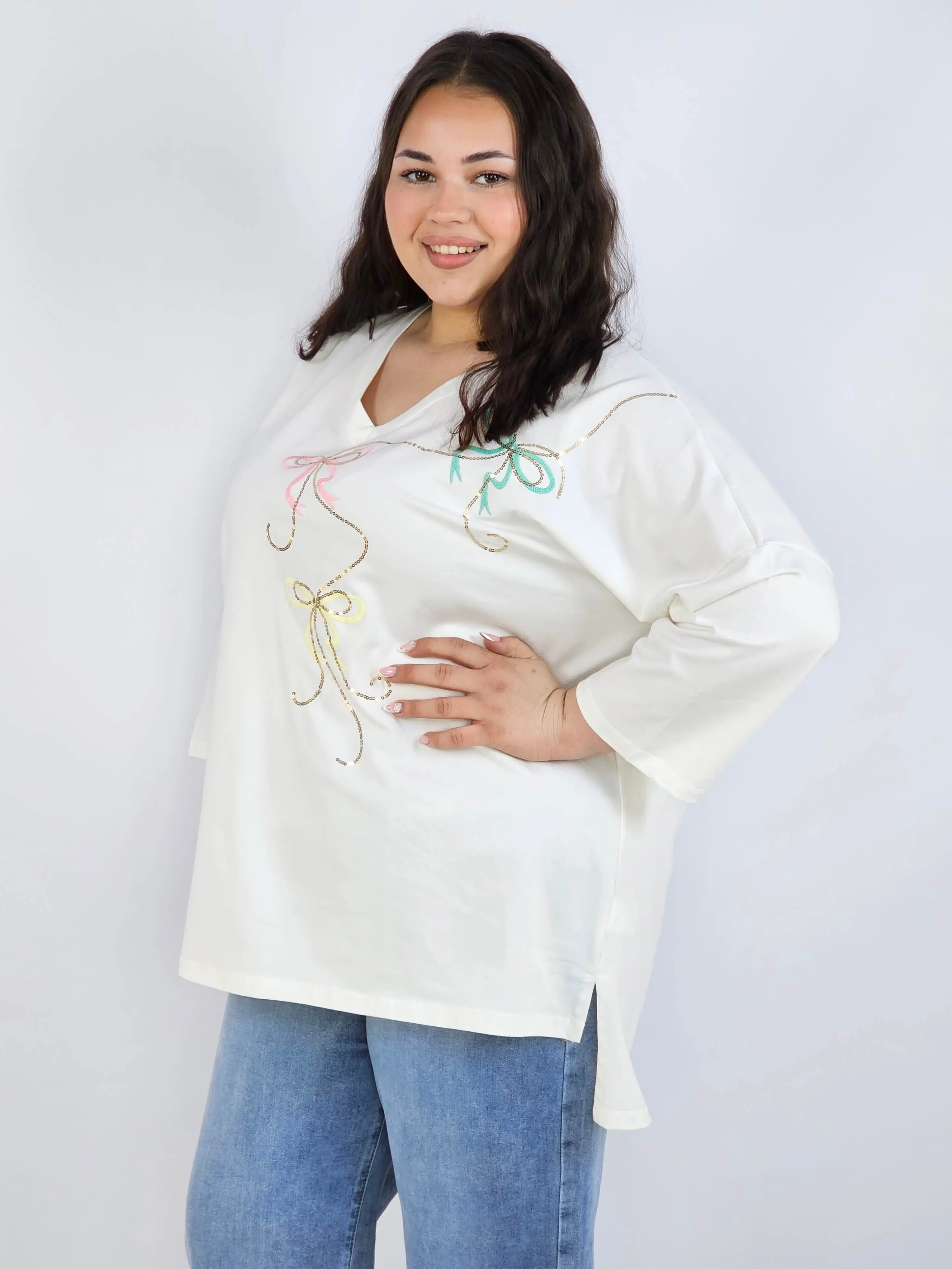 Bluzka plus size XXL z efektownym zdobieniem – lekkość i styl na każdą okazję - Image 7