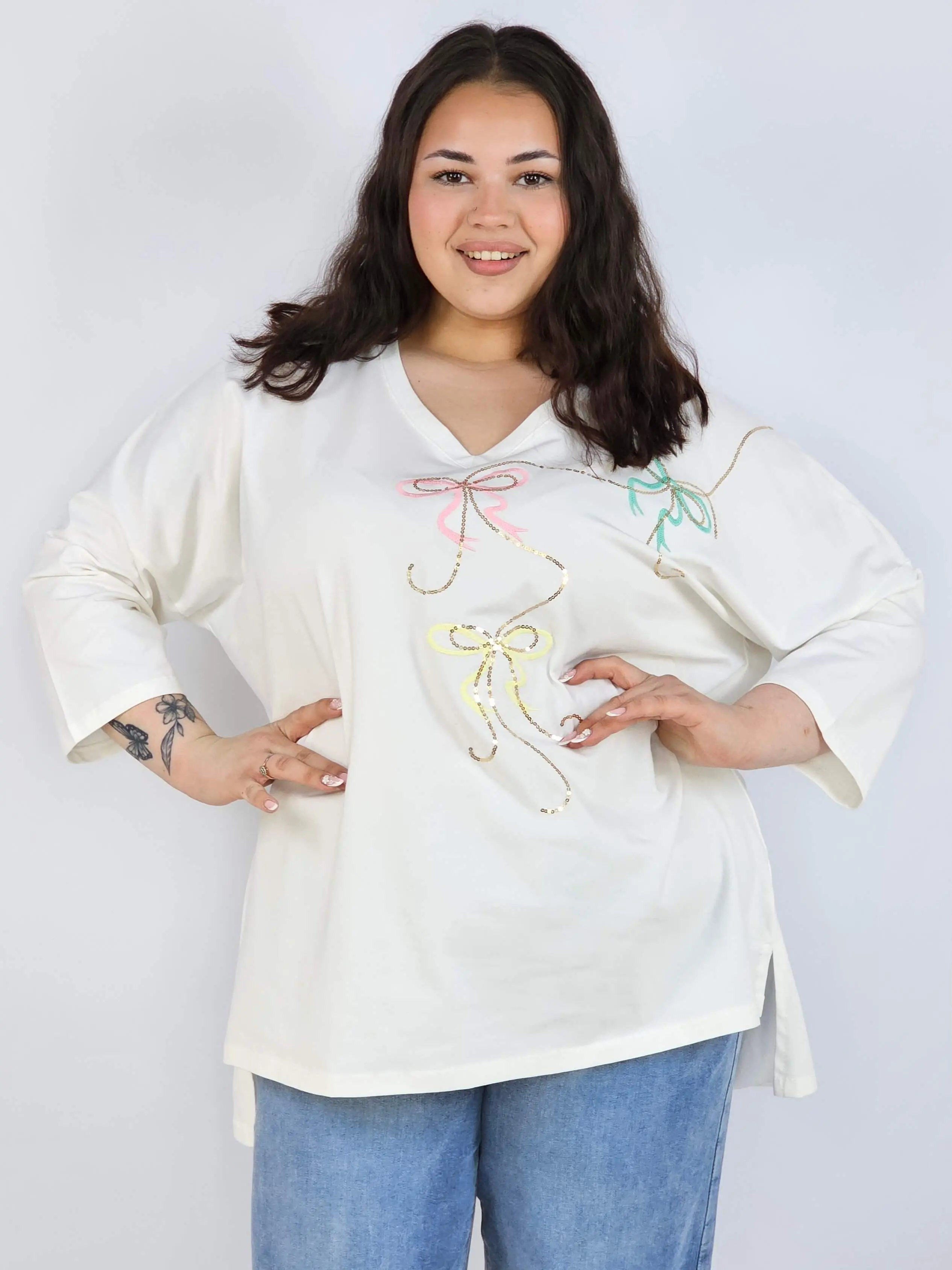 Bluzka plus size XXL z efektownym zdobieniem – lekkość i styl na każdą okazję - Image 8