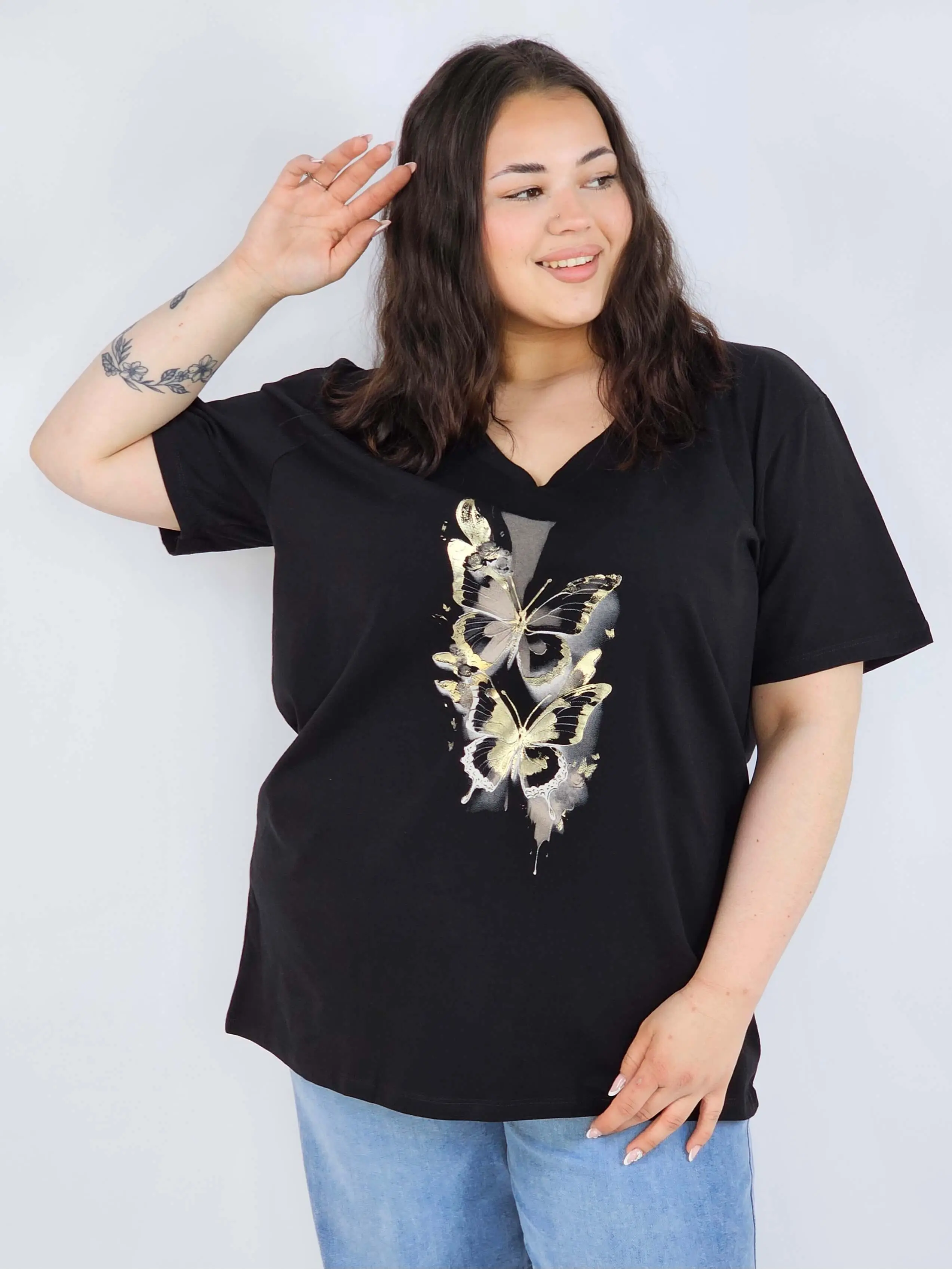 Bluzka plus size XXL z motywem motyli – kobieca i stylowa na co dzień - Image 2