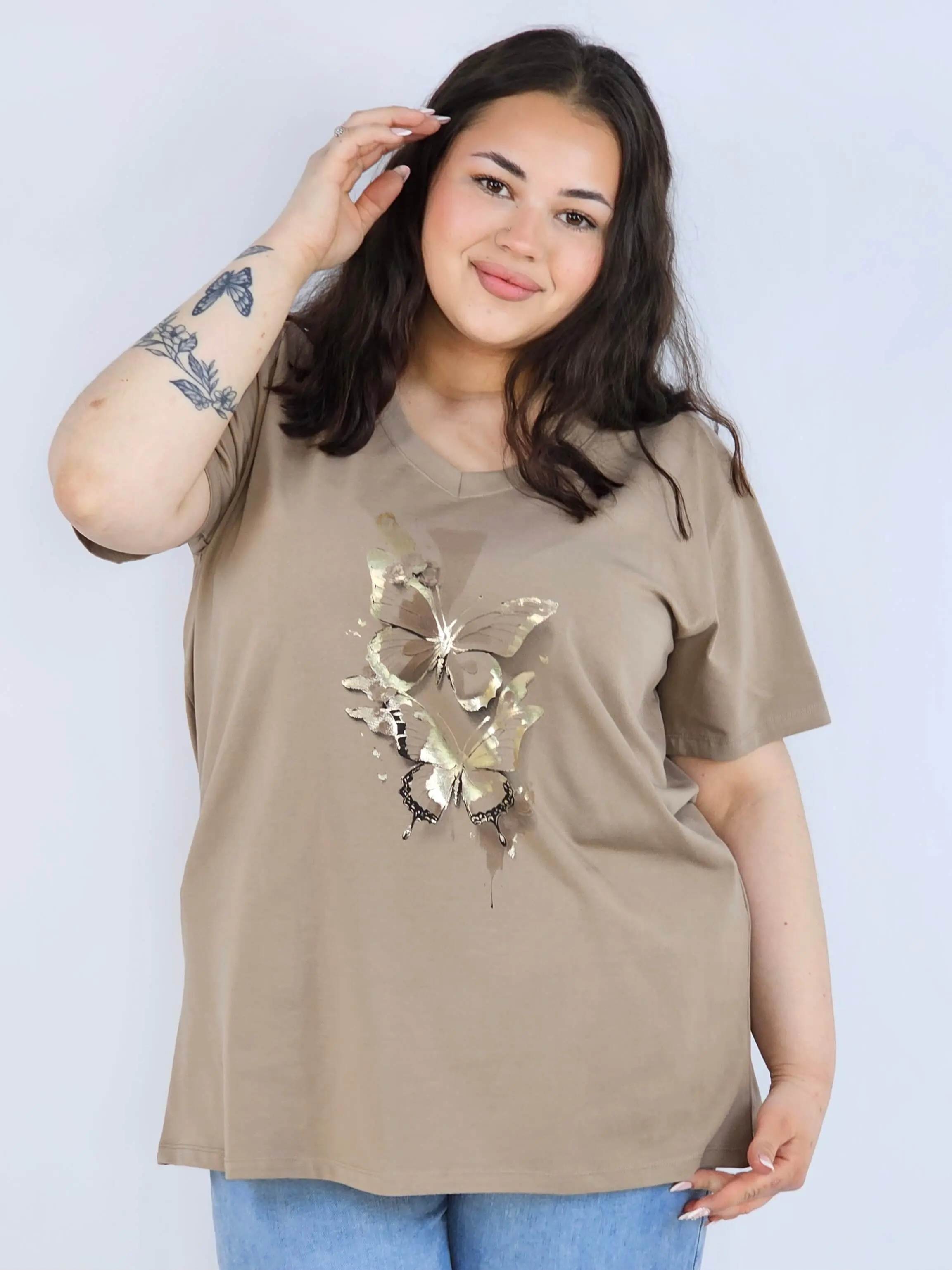 Bluzka plus size XXL z motywem motyli – kobieca i stylowa na co dzień - Image 3