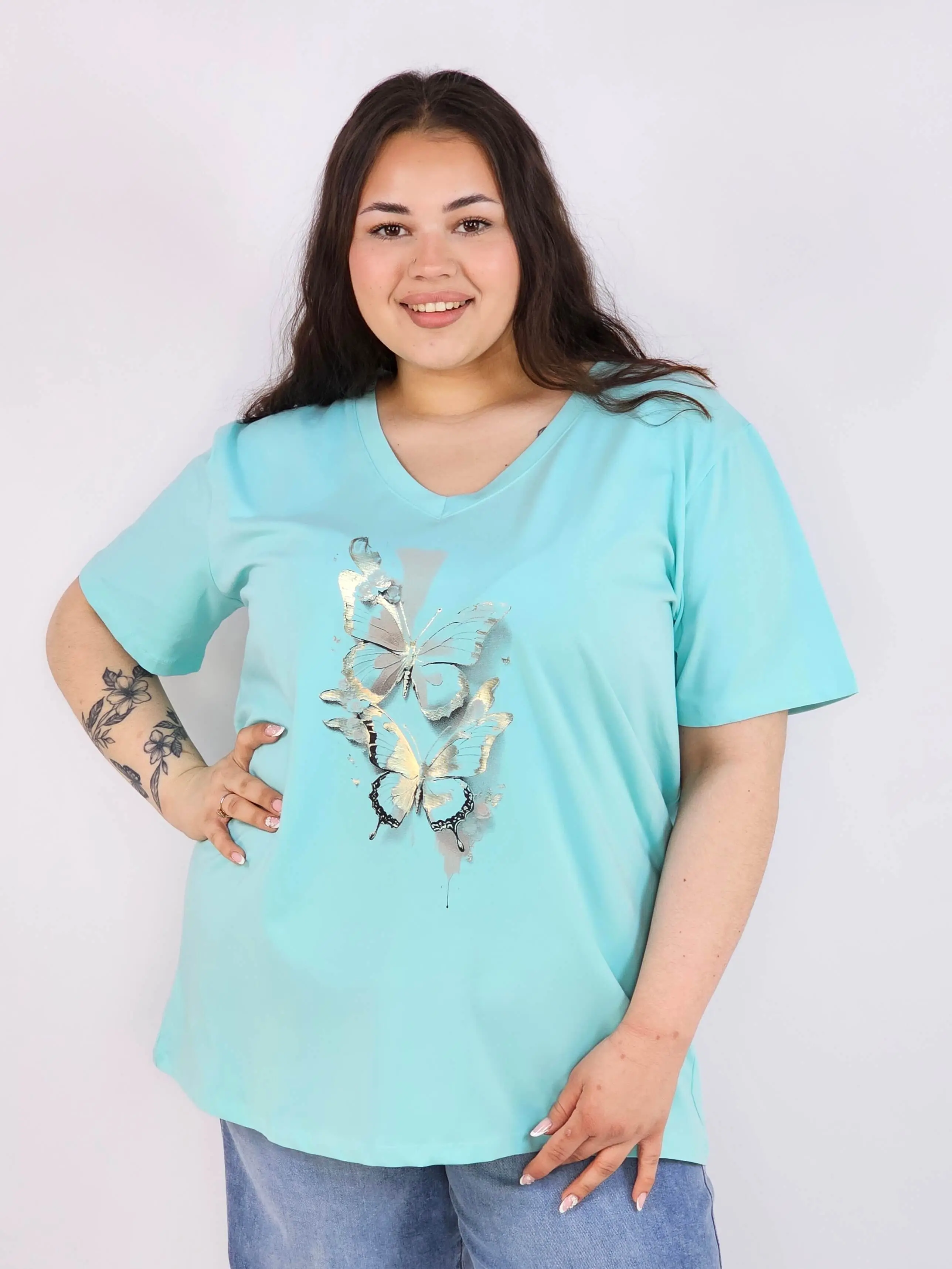 Bluzka plus size XXL z motywem motyli – kobieca i stylowa na co dzień - Image 4