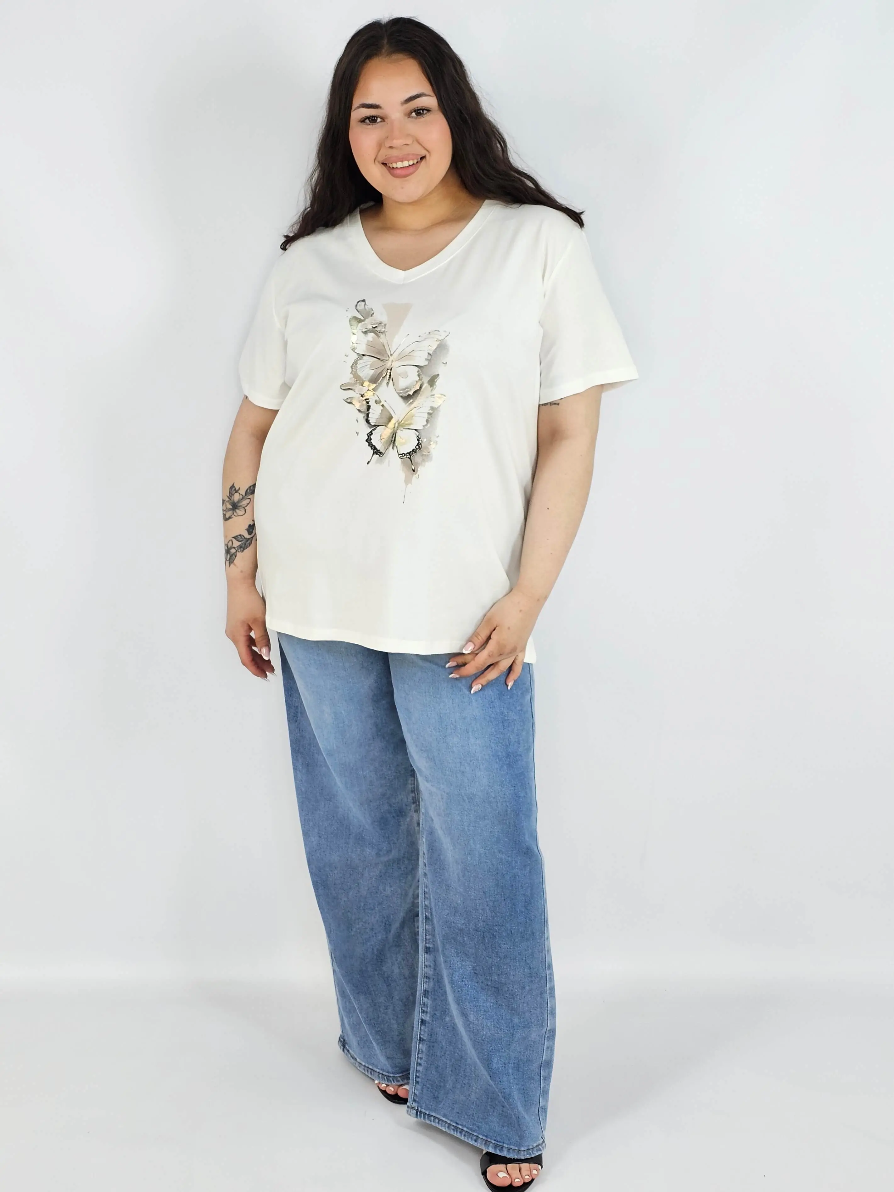 Bluzka plus size XXL z motywem motyli – kobieca i stylowa na co dzień - Image 6