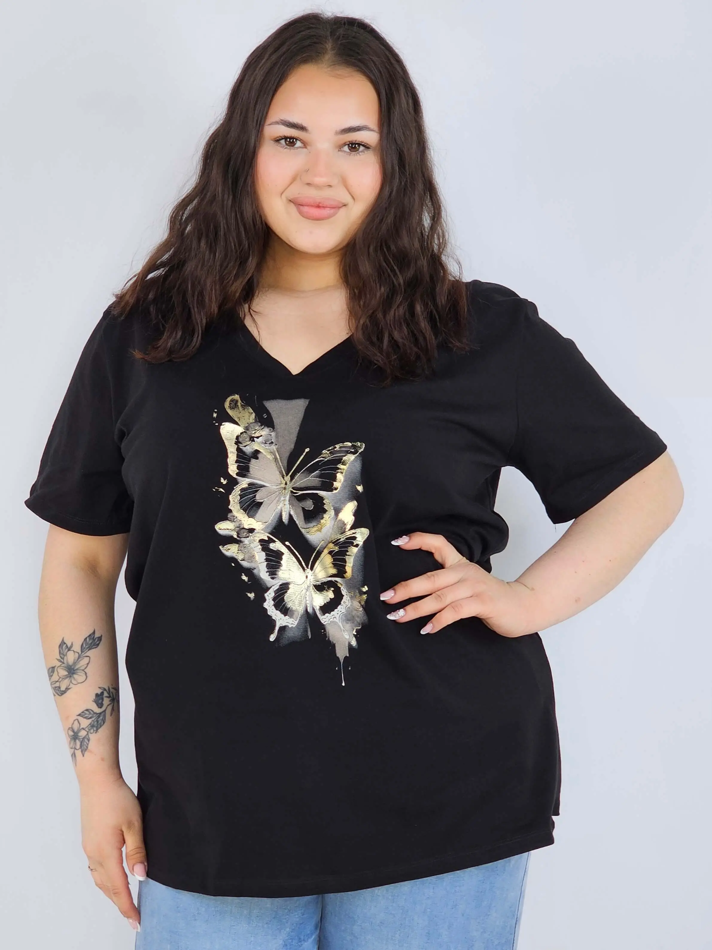 Bluzka plus size XXL z motywem motyli – kobieca i stylowa na co dzień - Image 7