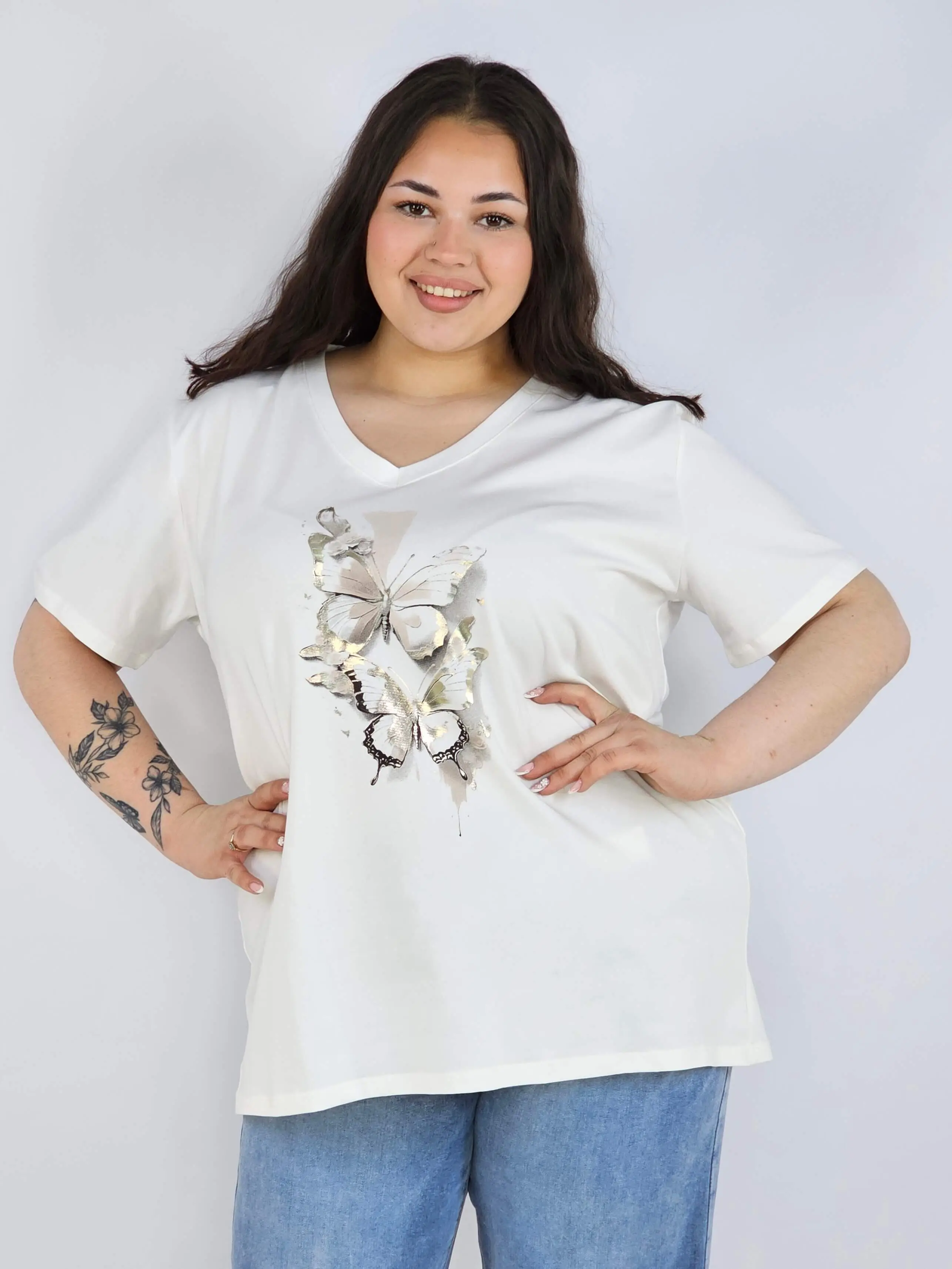 Bluzka plus size XXL z motywem motyli – kobieca i stylowa na co dzień - Image 8