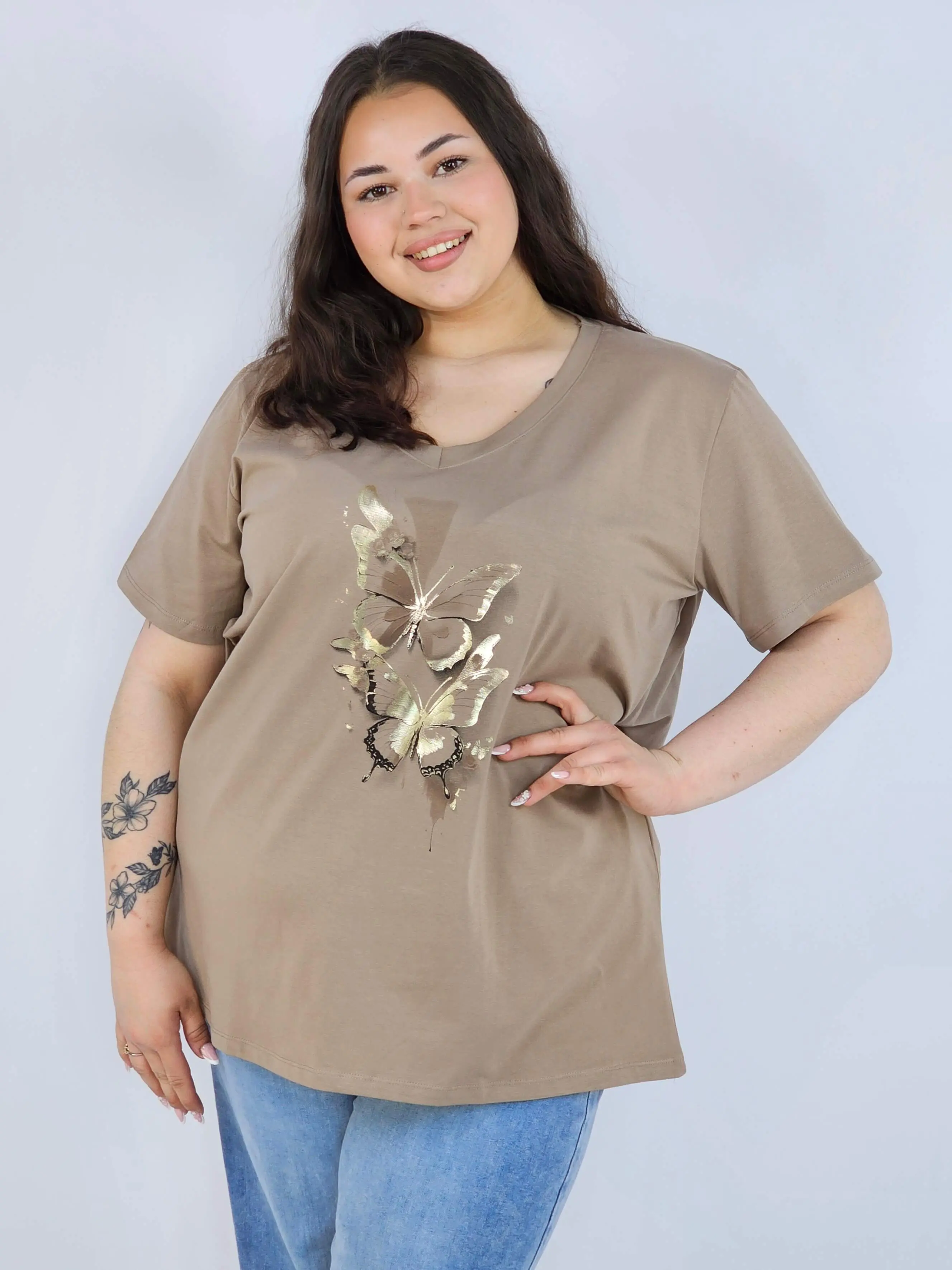 Bluzka plus size XXL z motywem motyli – kobieca i stylowa na co dzień - Image 9