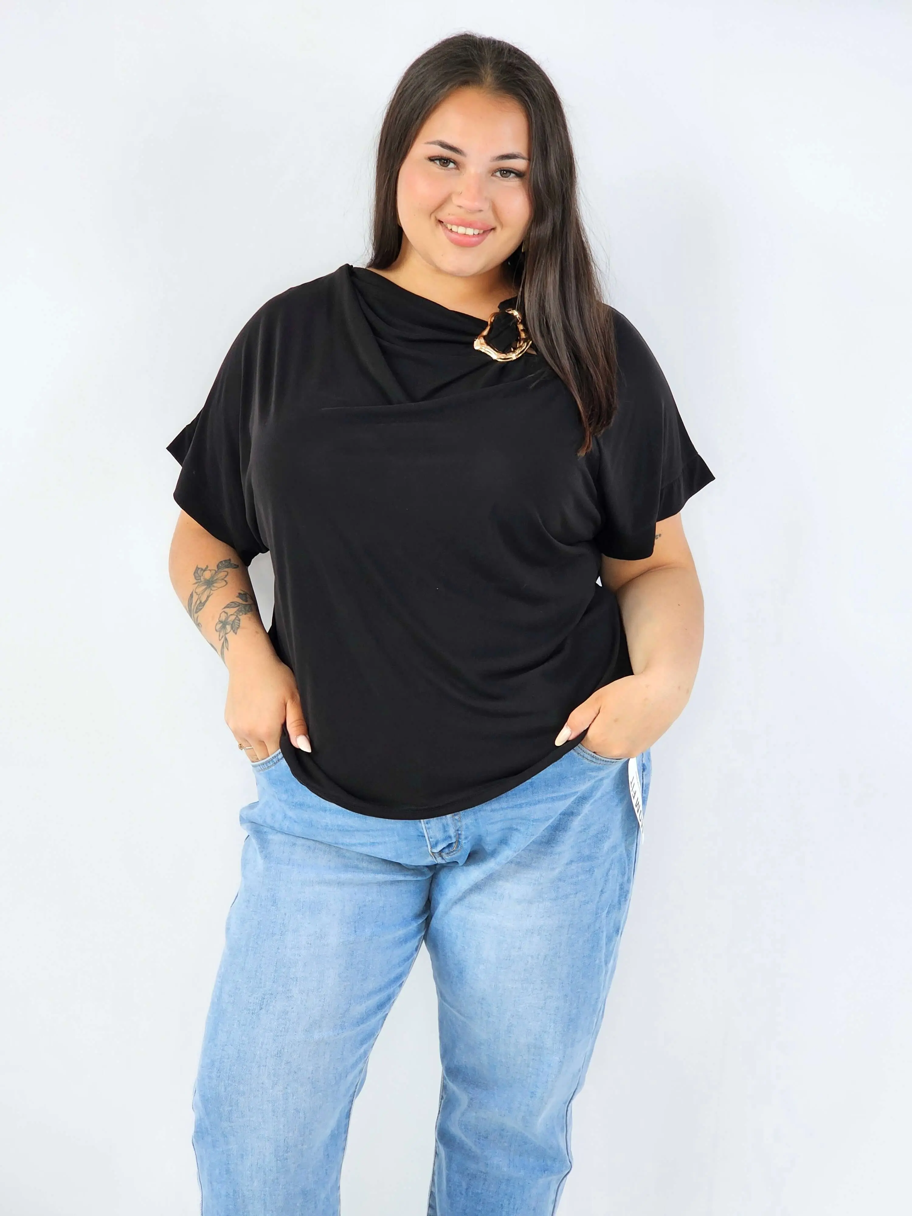 Bluzka plus size XXL z ozdobną broszką – elegancka i modna - Image 16