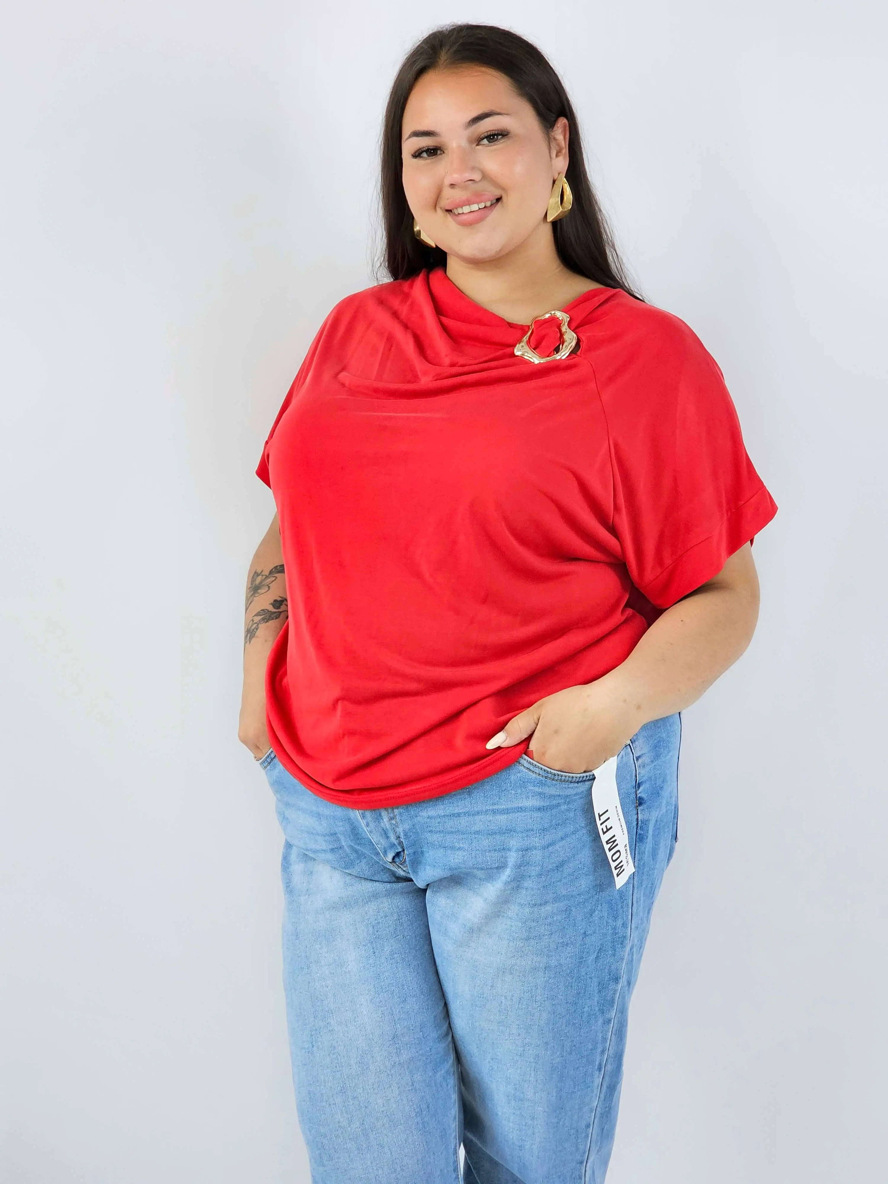 Bluzka plus size XXL z ozdobną broszką – elegancka i modna - Image 2