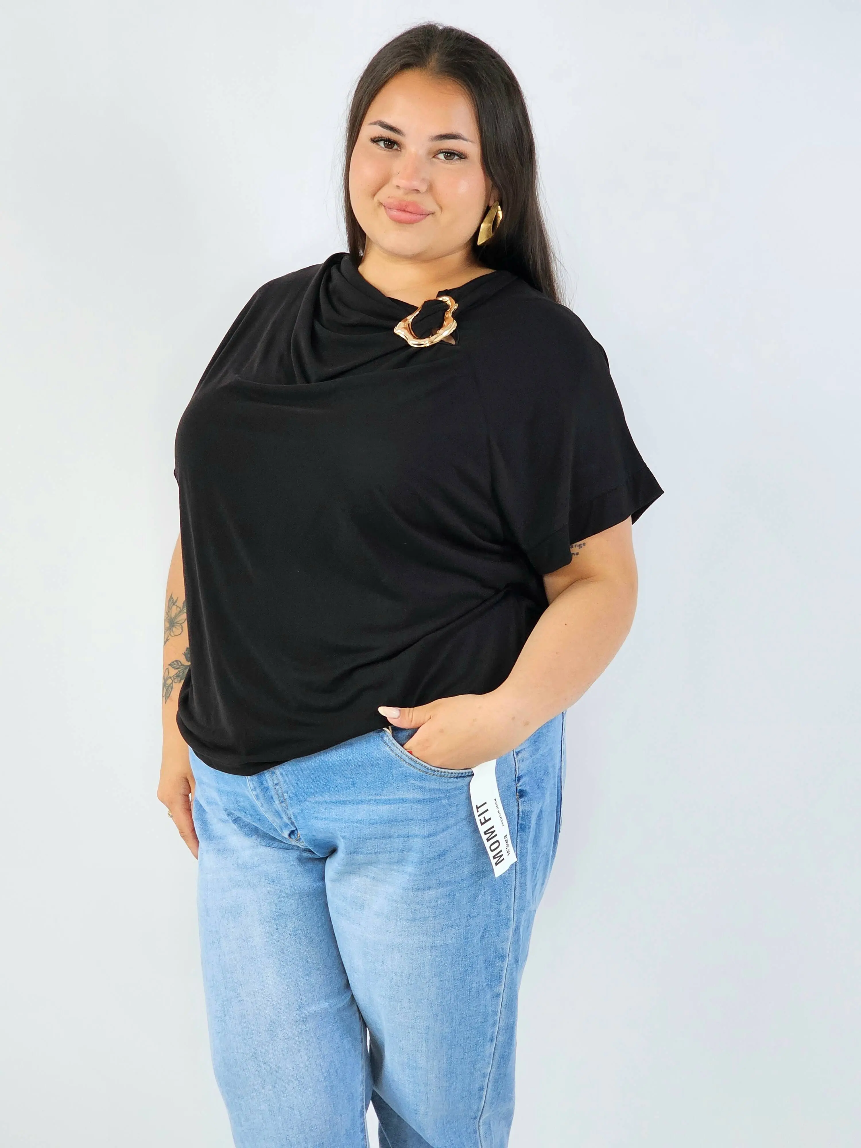 Bluzka plus size XXL z ozdobną broszką – elegancka i modna - Image 4