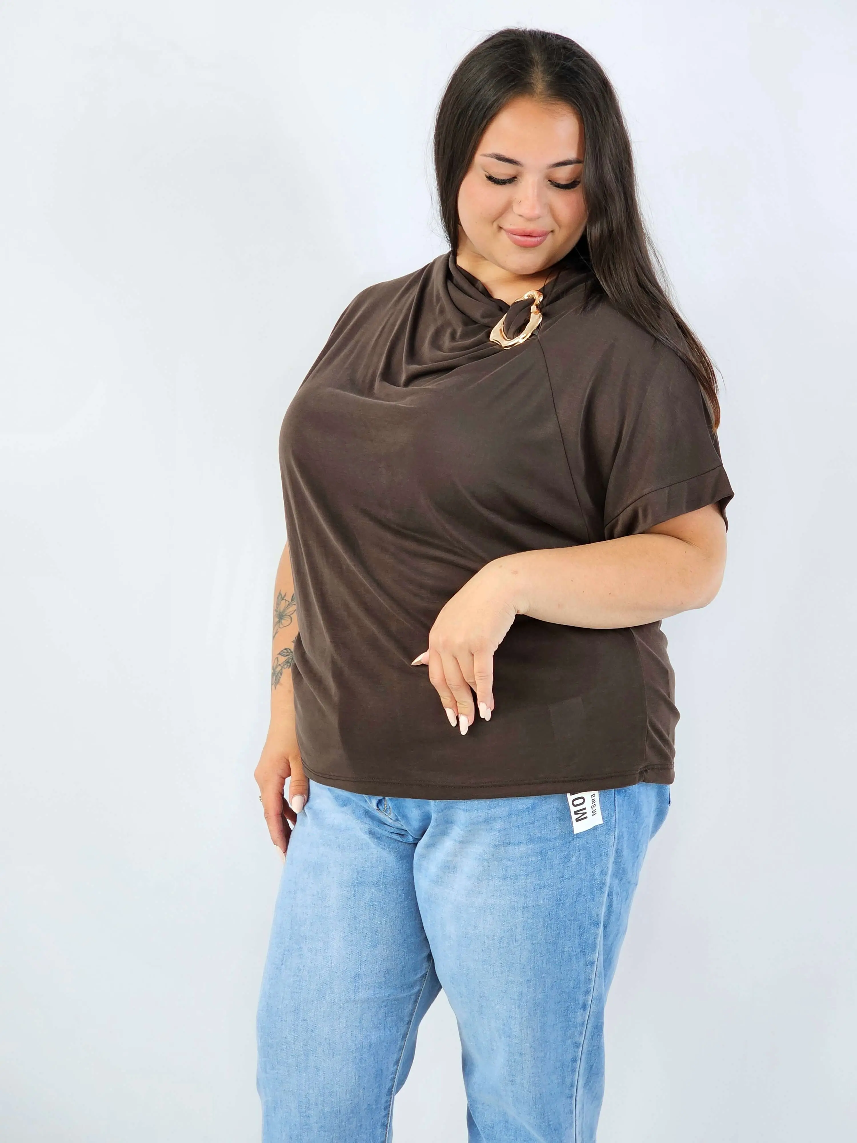 Bluzka plus size XXL z ozdobną broszką – elegancka i modna - Image 7