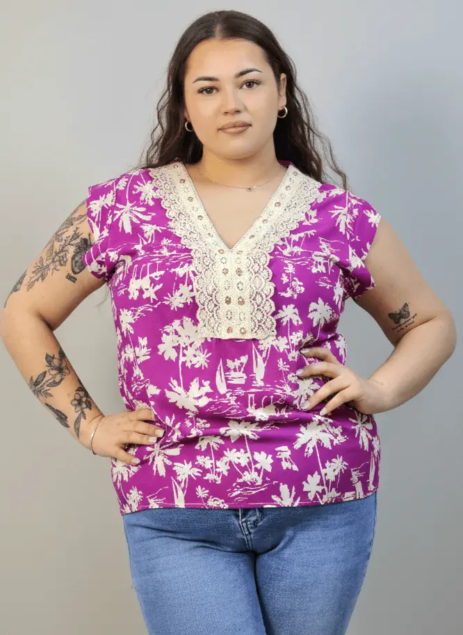 Bluzka plus size z dekoltem V i koronkową aplikacją - Image 12