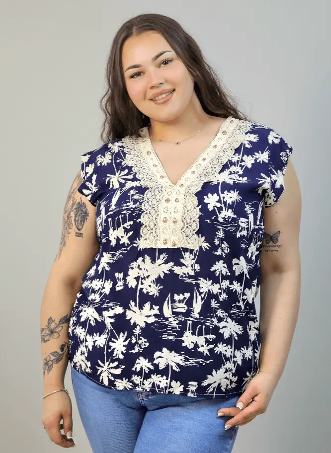 Bluzka plus size z dekoltem V i koronkową aplikacją - Image 16