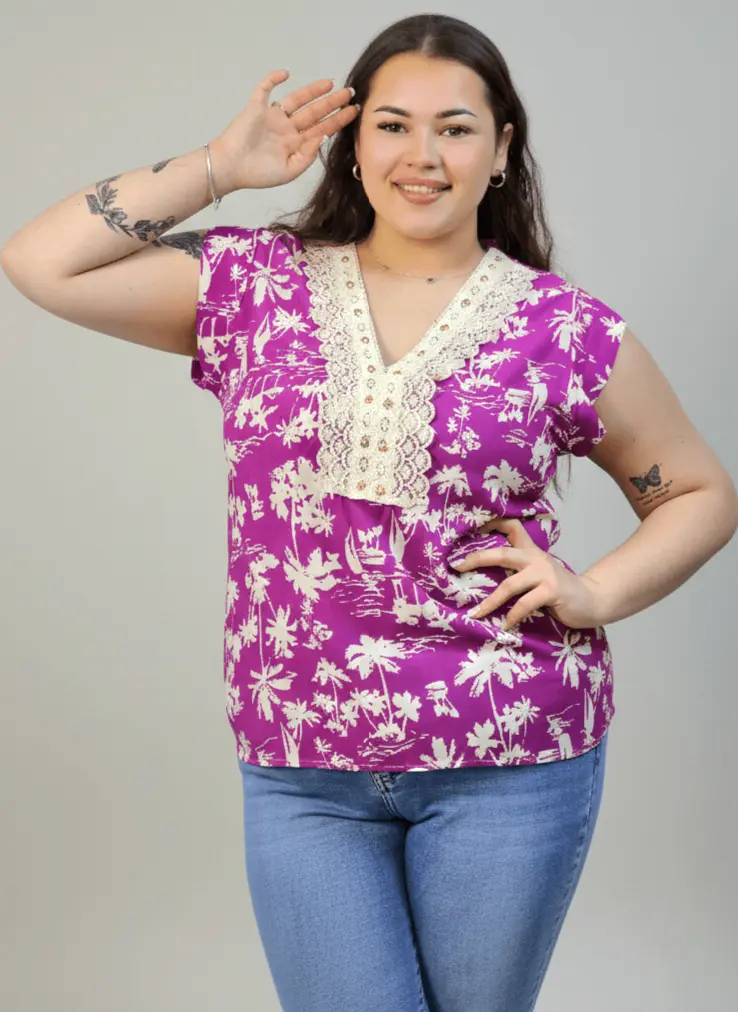 Bluzka plus size z dekoltem V i koronkową aplikacją - Image 20