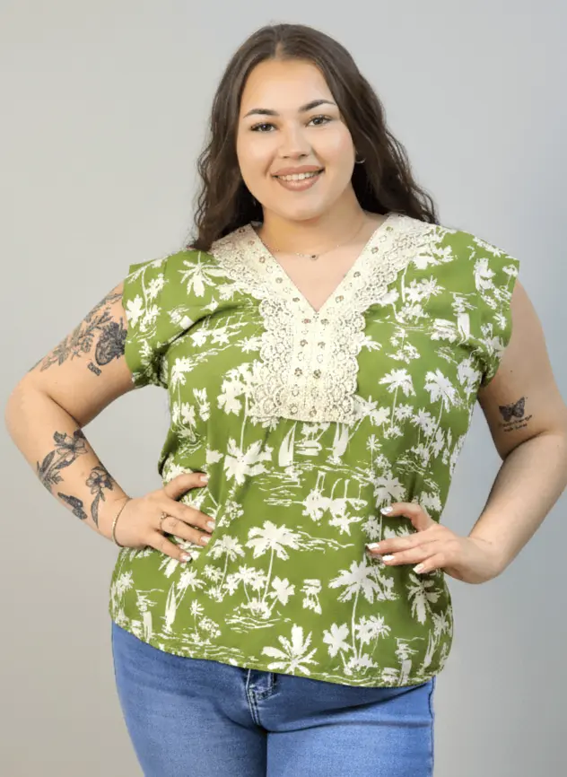 Bluzka plus size z dekoltem V i koronkową aplikacją - Image 22