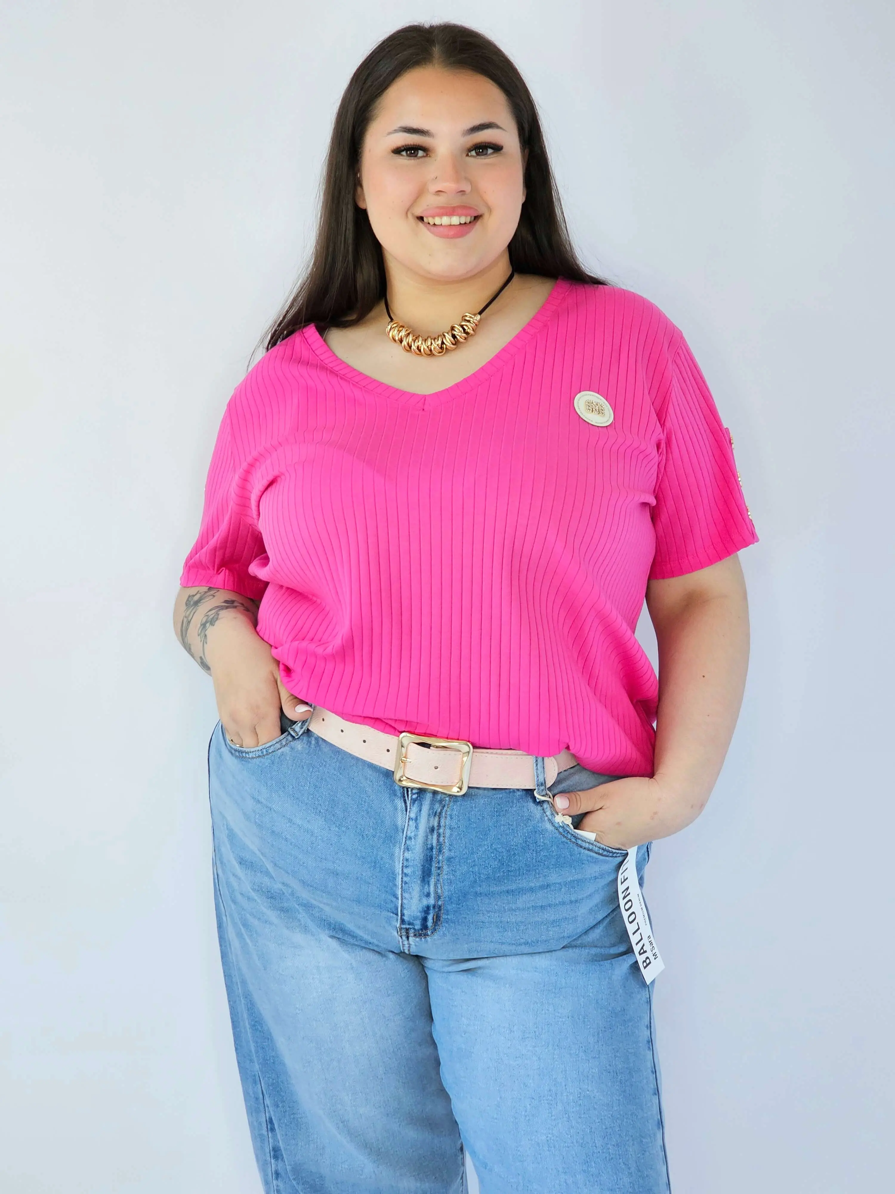 Bluzka Plus Size Z Dekoltem V I Ozdobną Aplikacją - Image 12