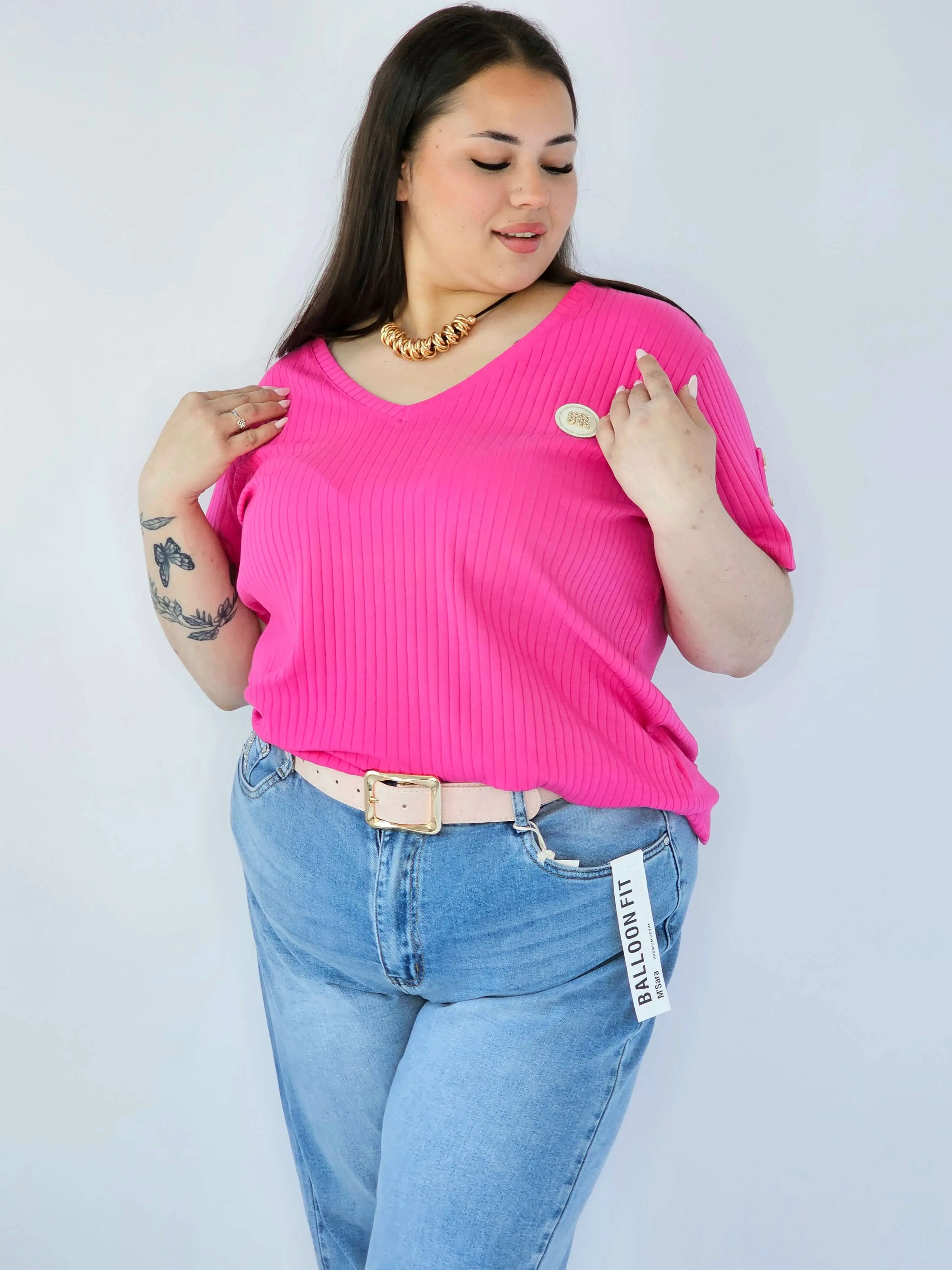 Bluzka Plus Size Z Dekoltem V I Ozdobną Aplikacją - Image 14