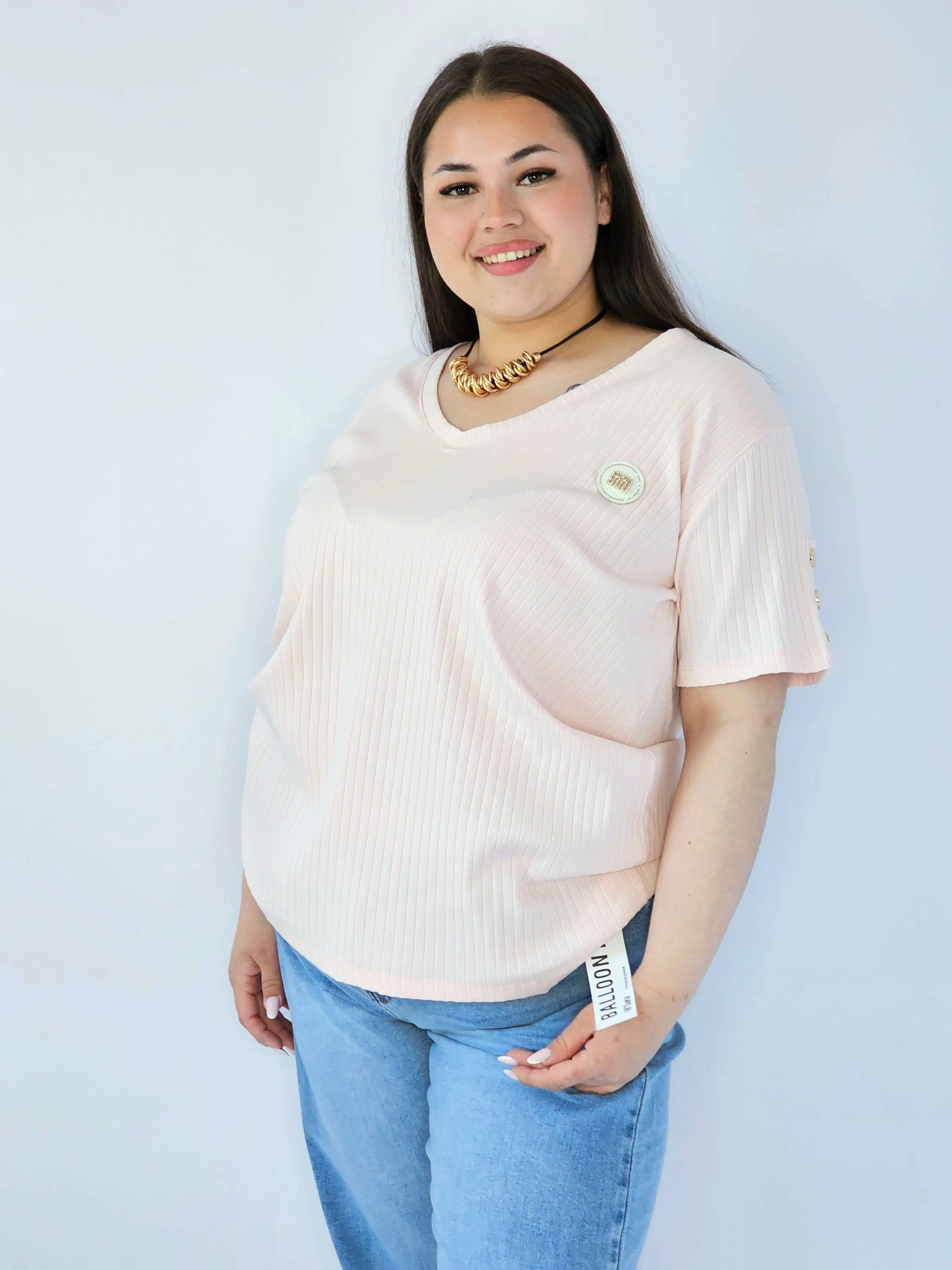 Bluzka Plus Size Z Dekoltem V I Ozdobną Aplikacją - Image 4