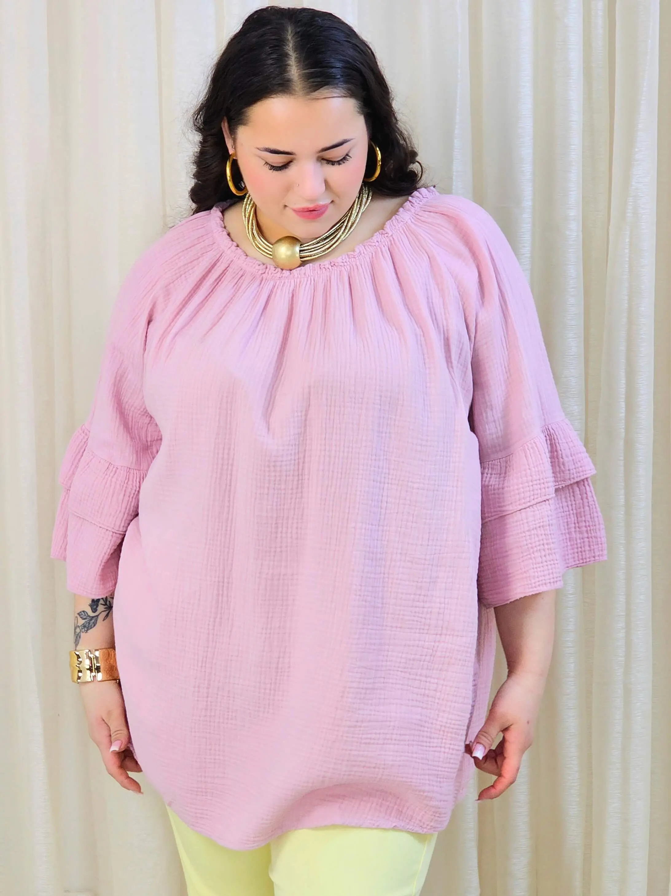 Bluzka plus size z falbanami na rękawach – lekka i kobieca forma na co dzień i okazje - Image 12
