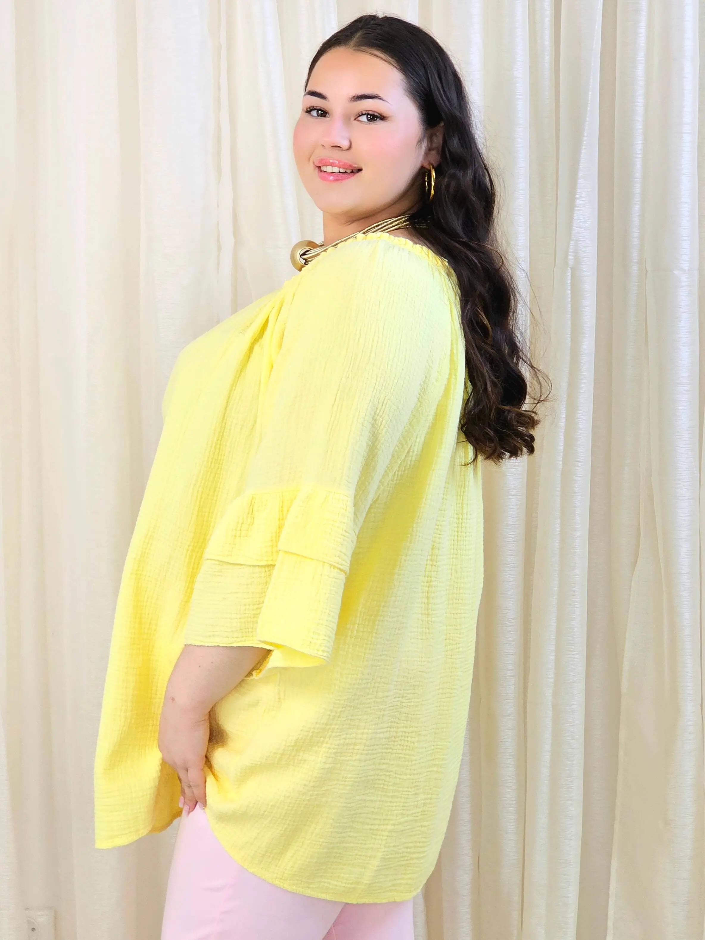 Bluzka plus size z falbanami na rękawach – lekka i kobieca forma na co dzień i okazje - Image 16